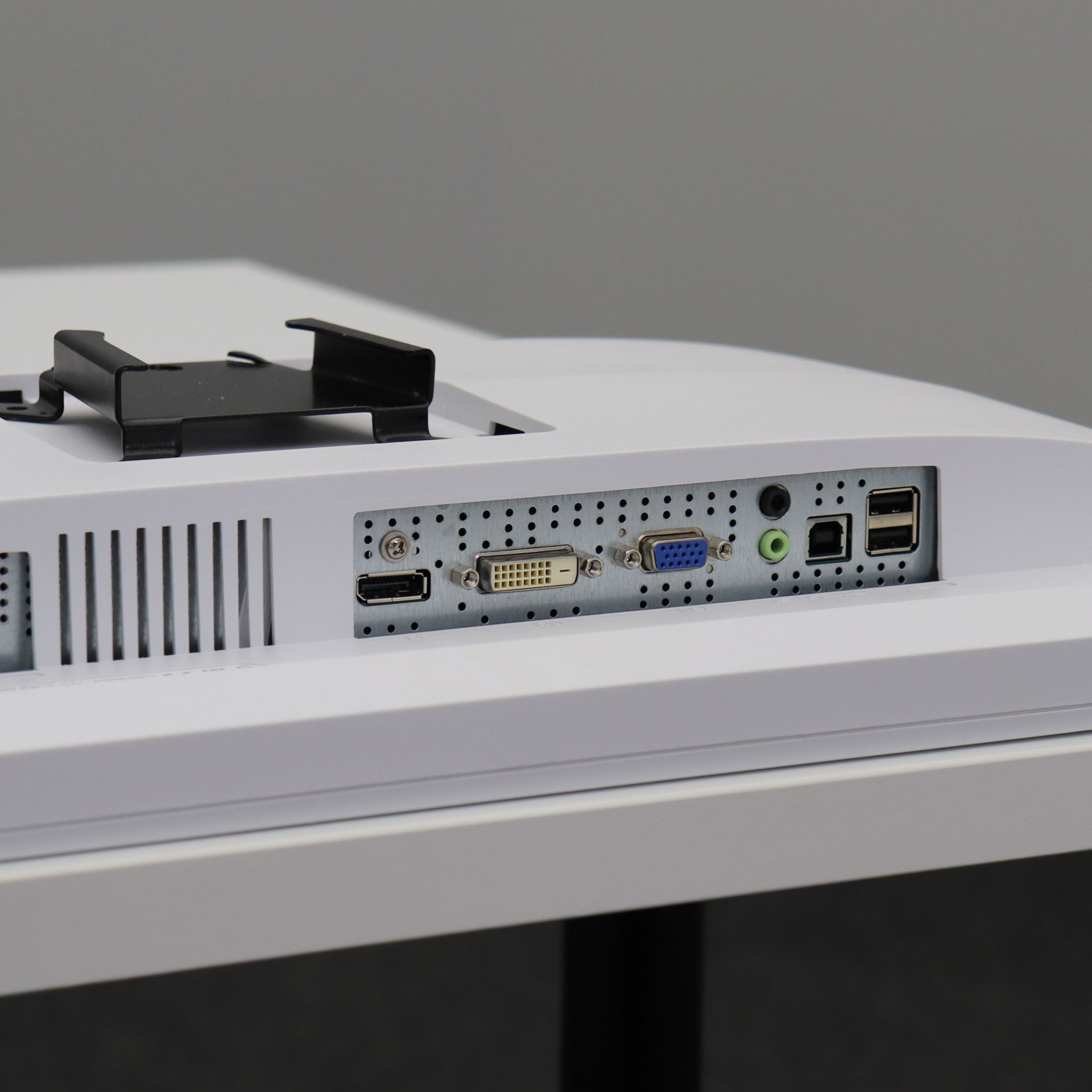 Monitore Fujitsu B24-8 TE Pro mit Halterung