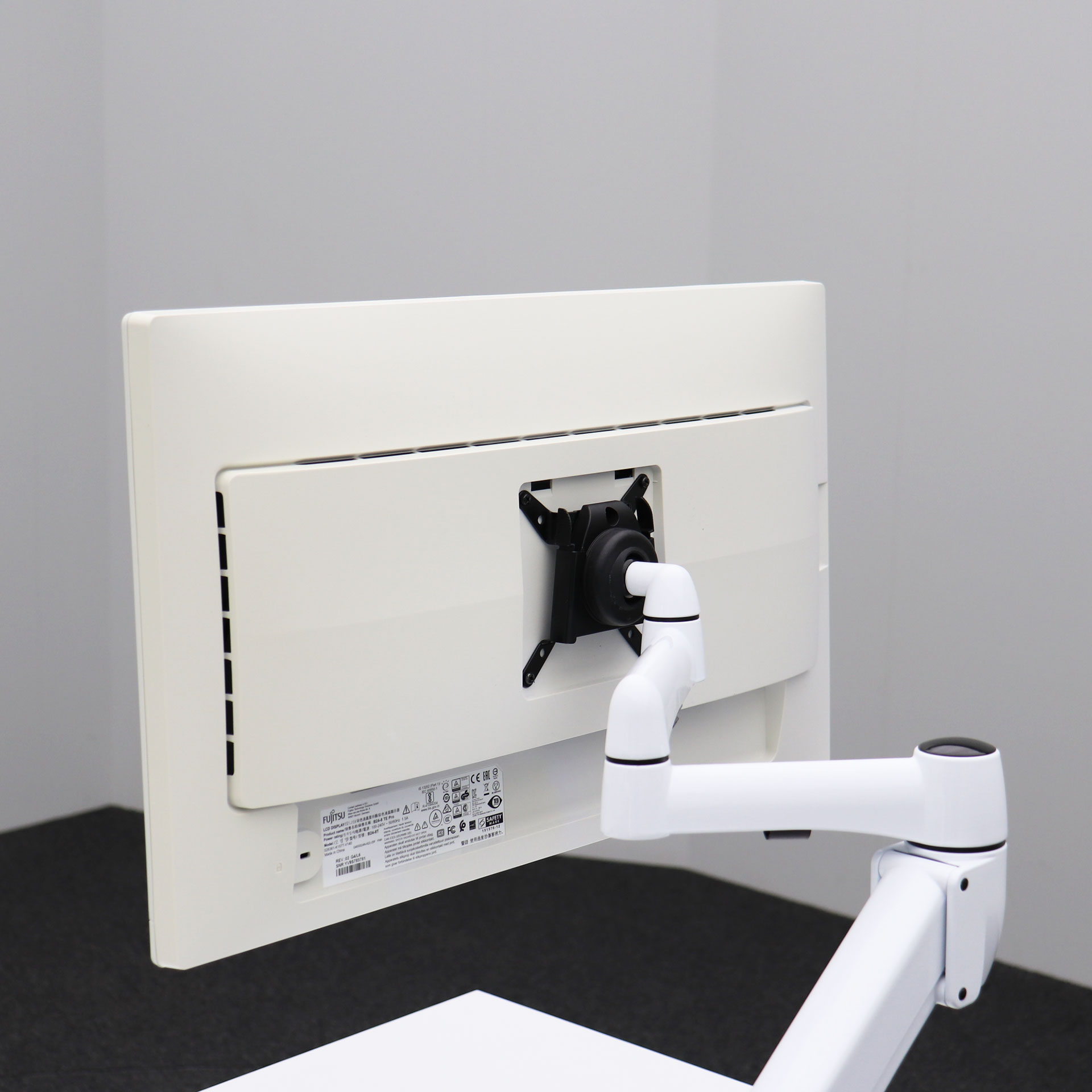 Monitore Fujitsu B24-8 TE Pro mit Halterung