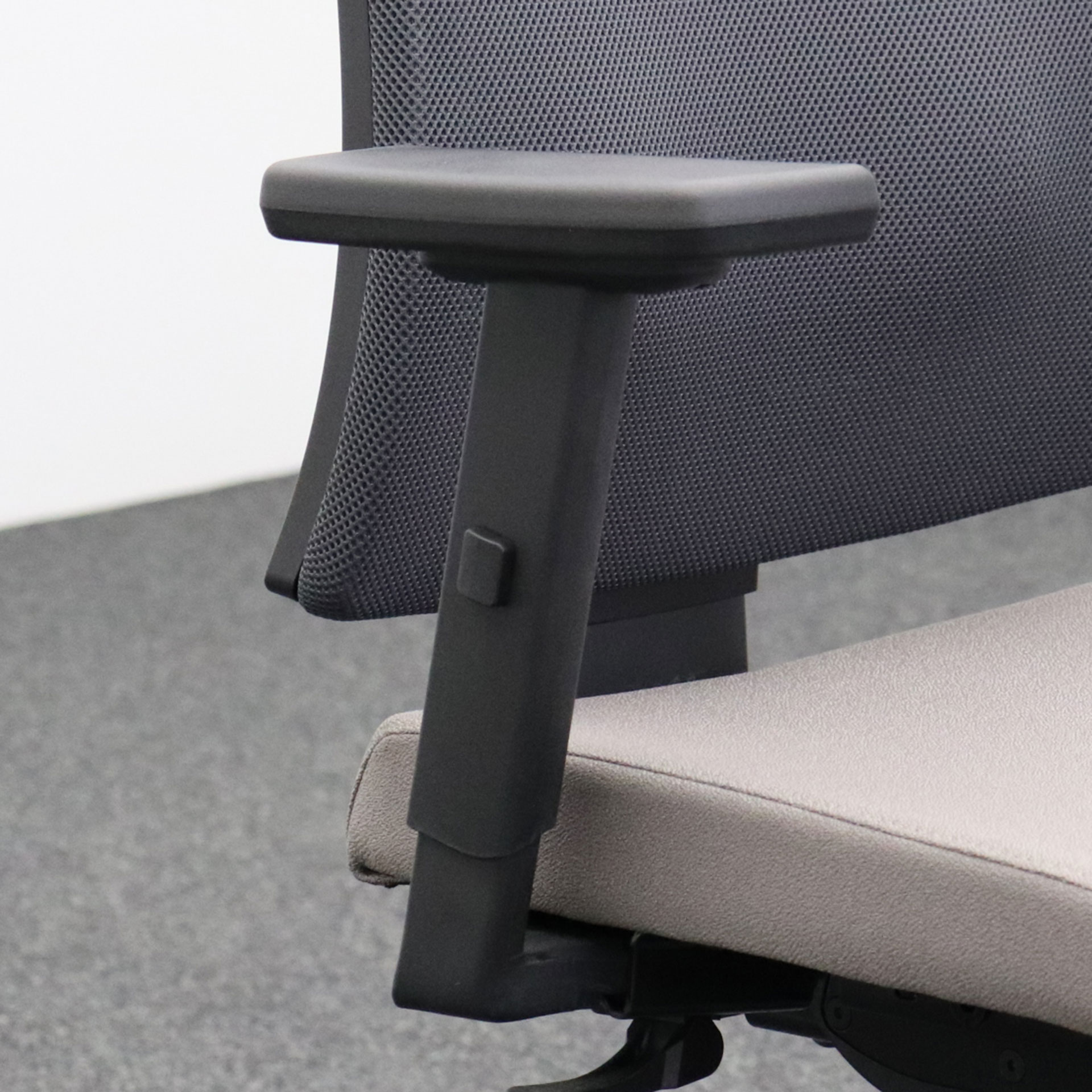 Bürostuhl mit Netzrückenlehne Bene Piuro