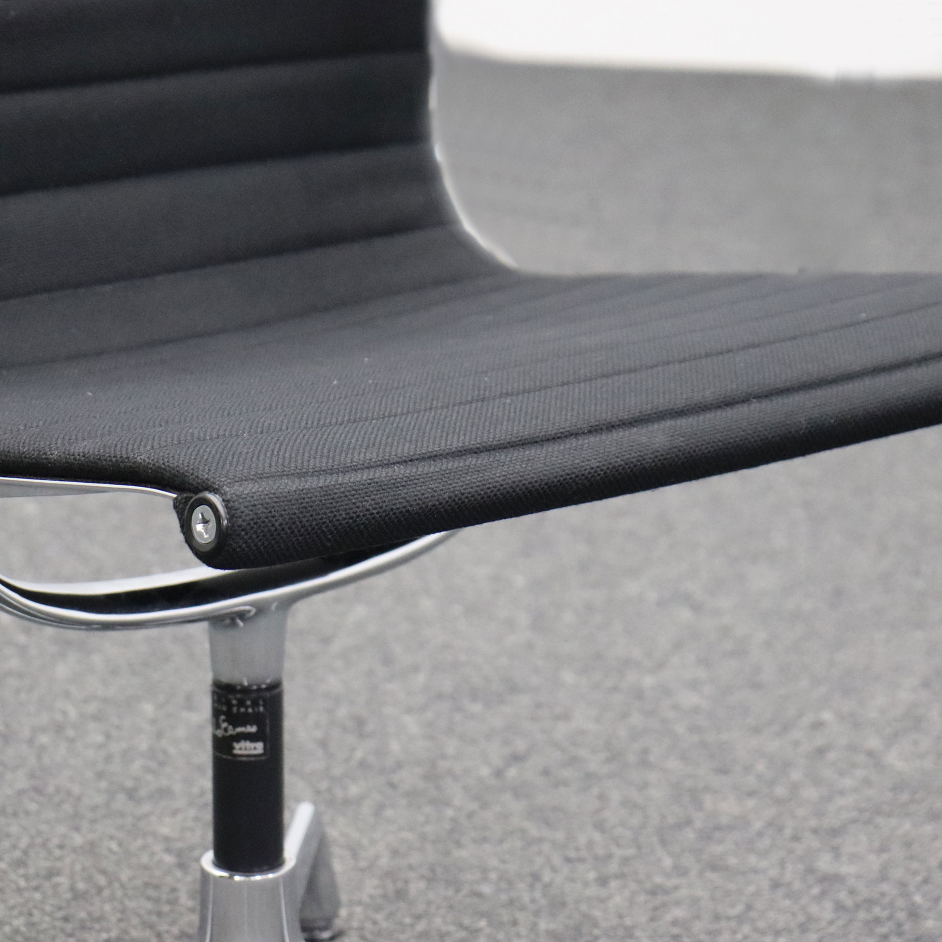 Konferenzstuhl Vitra EA 108
