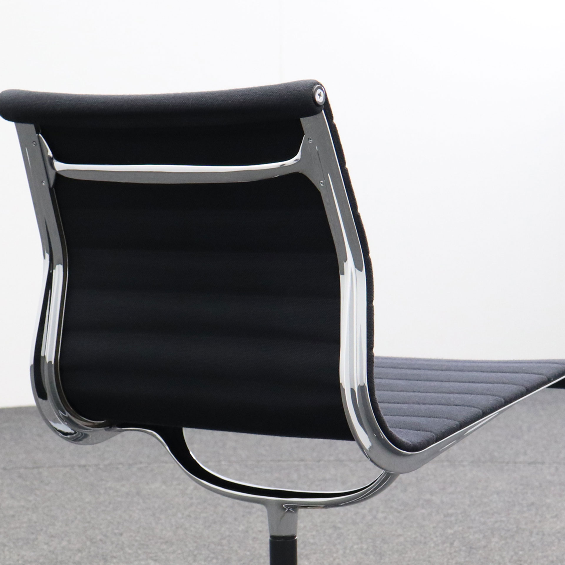 Konferenzstuhl Vitra EA 108