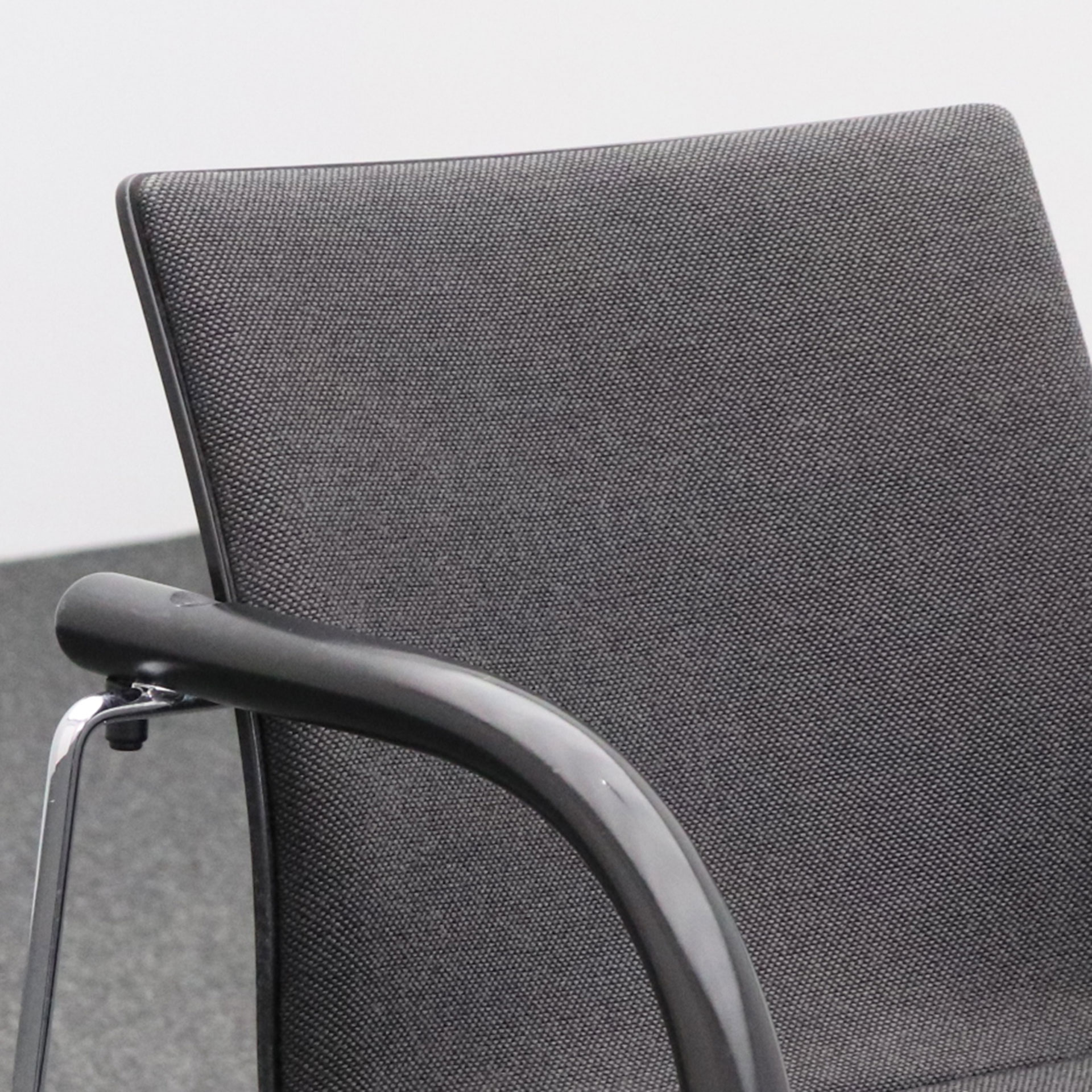 Konferenzstuhl Thonet S320