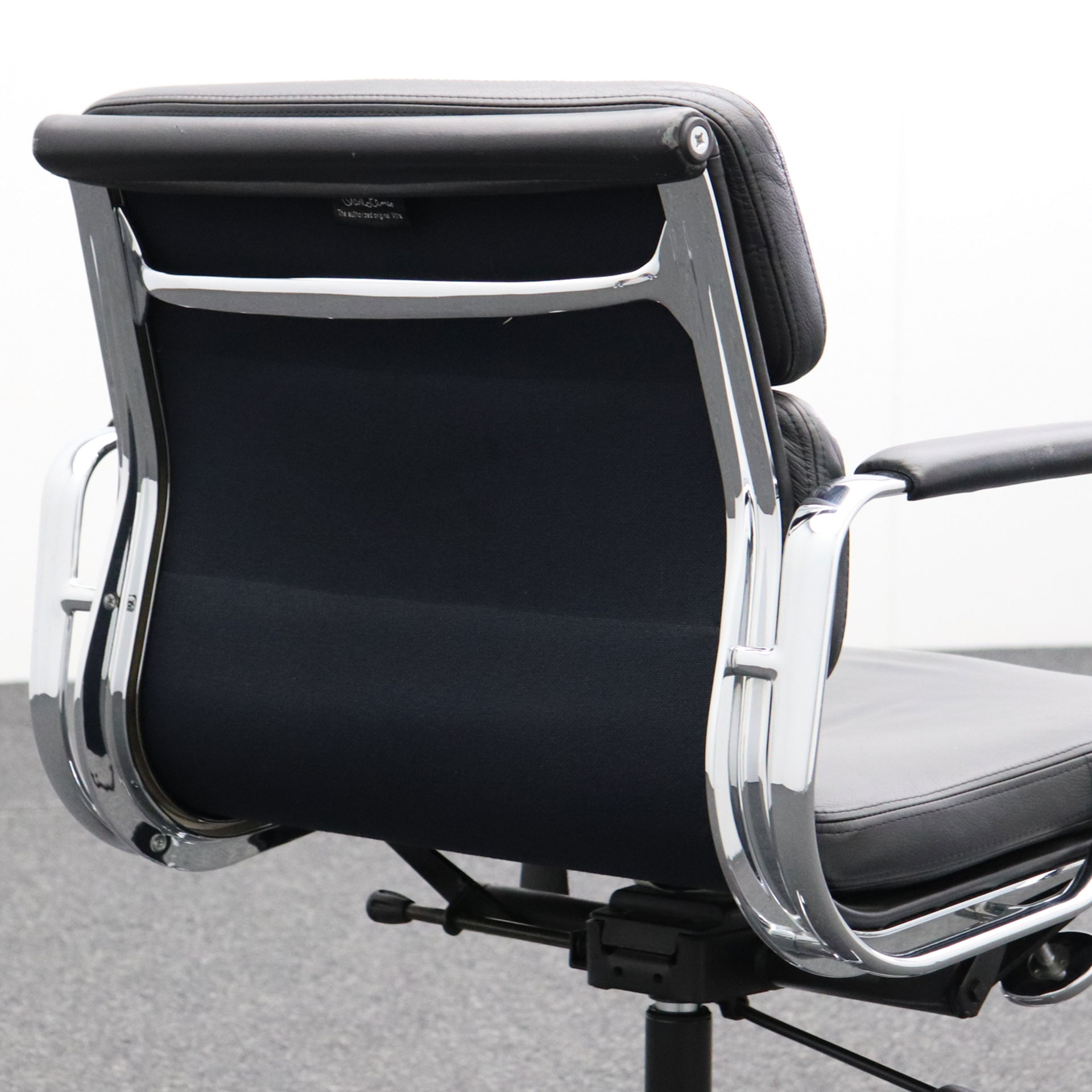 Vitra Soft Pad Chair EA 217