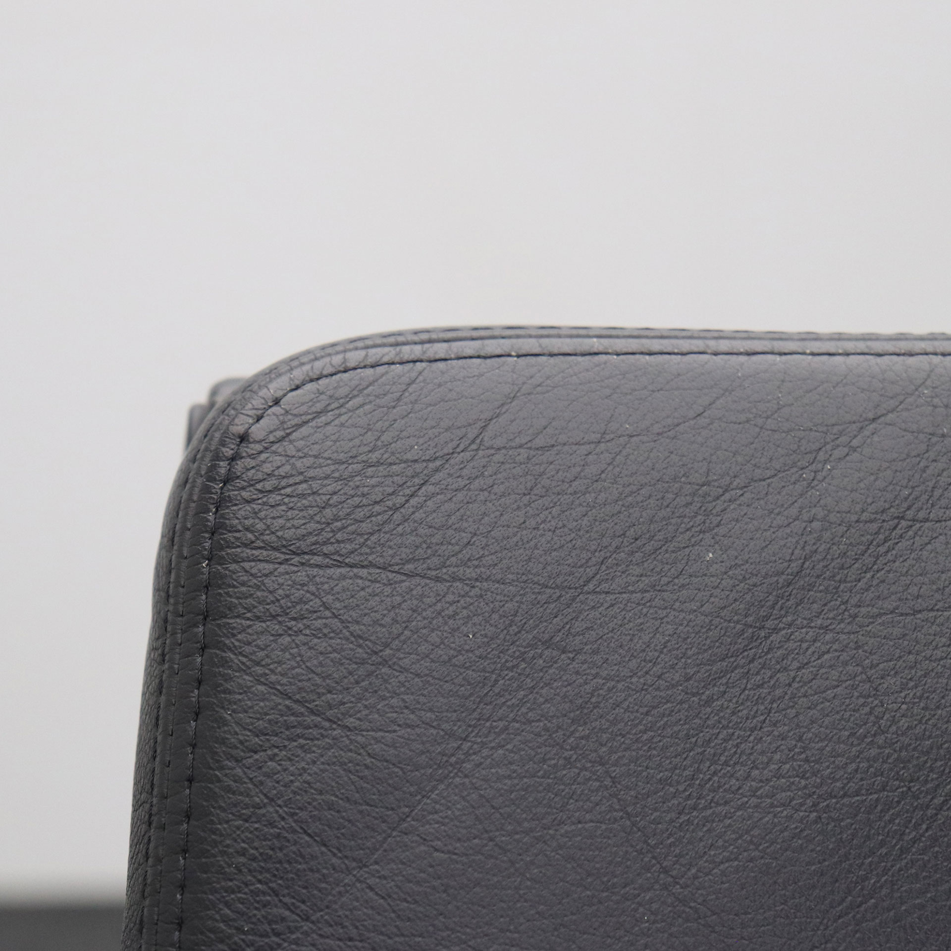 Vitra Soft Pad Chair EA 217