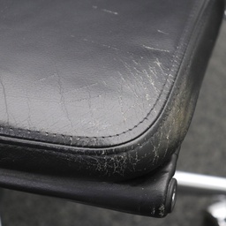 Vitra Soft Pad Chair EA 217