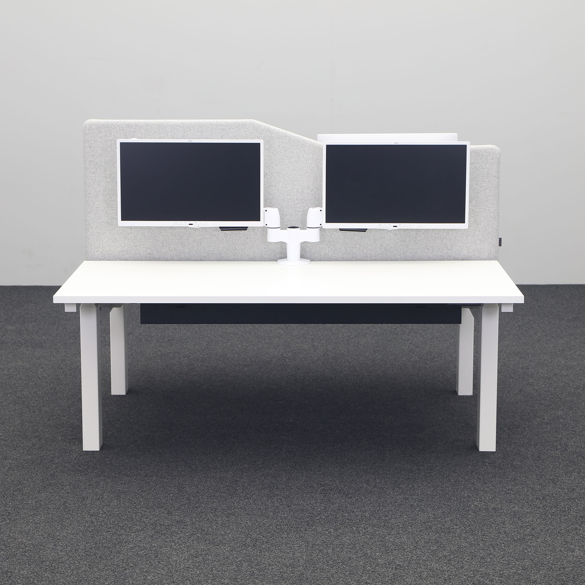 Doppelarbeitsplatz mit Bildschirmen Bene Level Pure Twin
