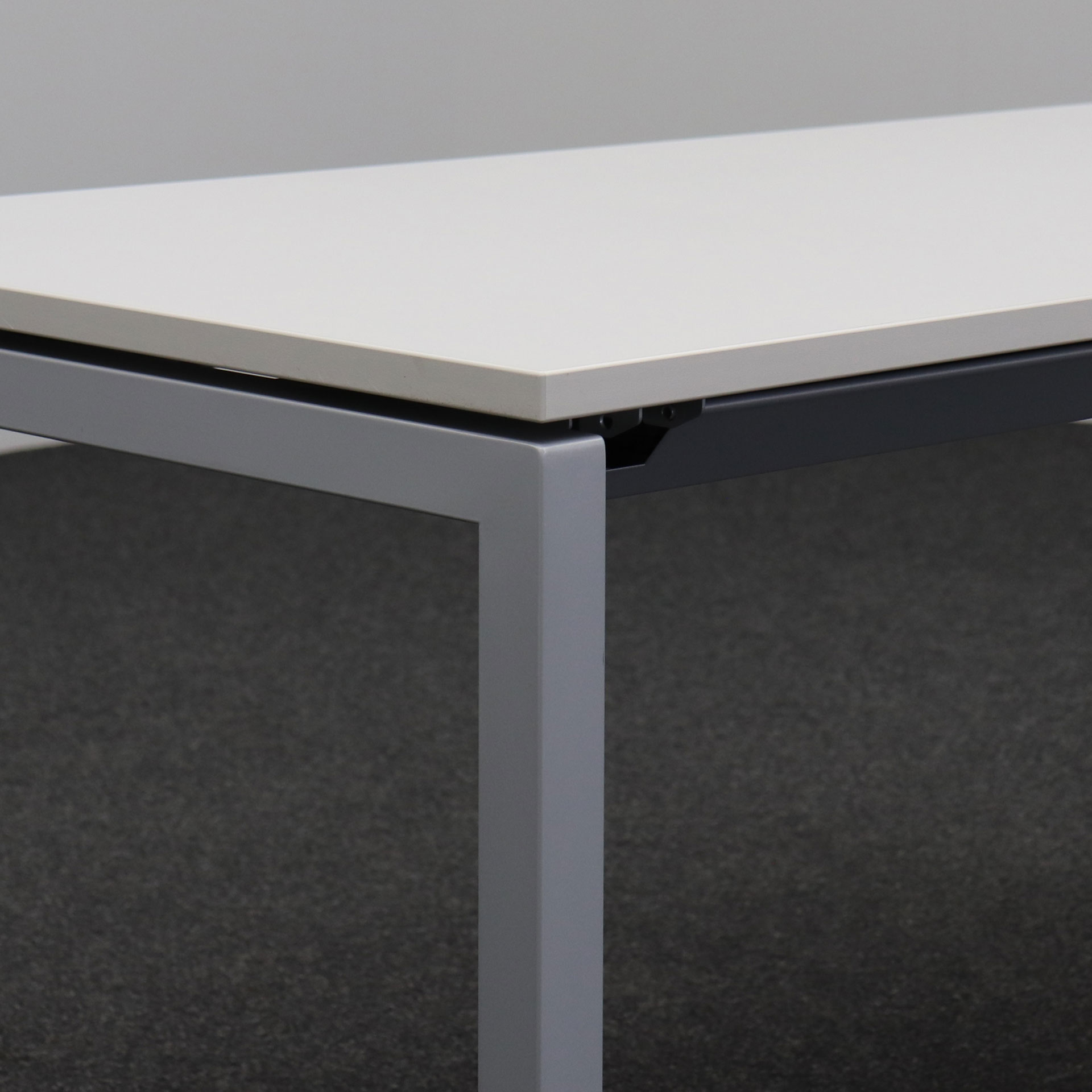 Schreibtisch Steelcase FrameOne
