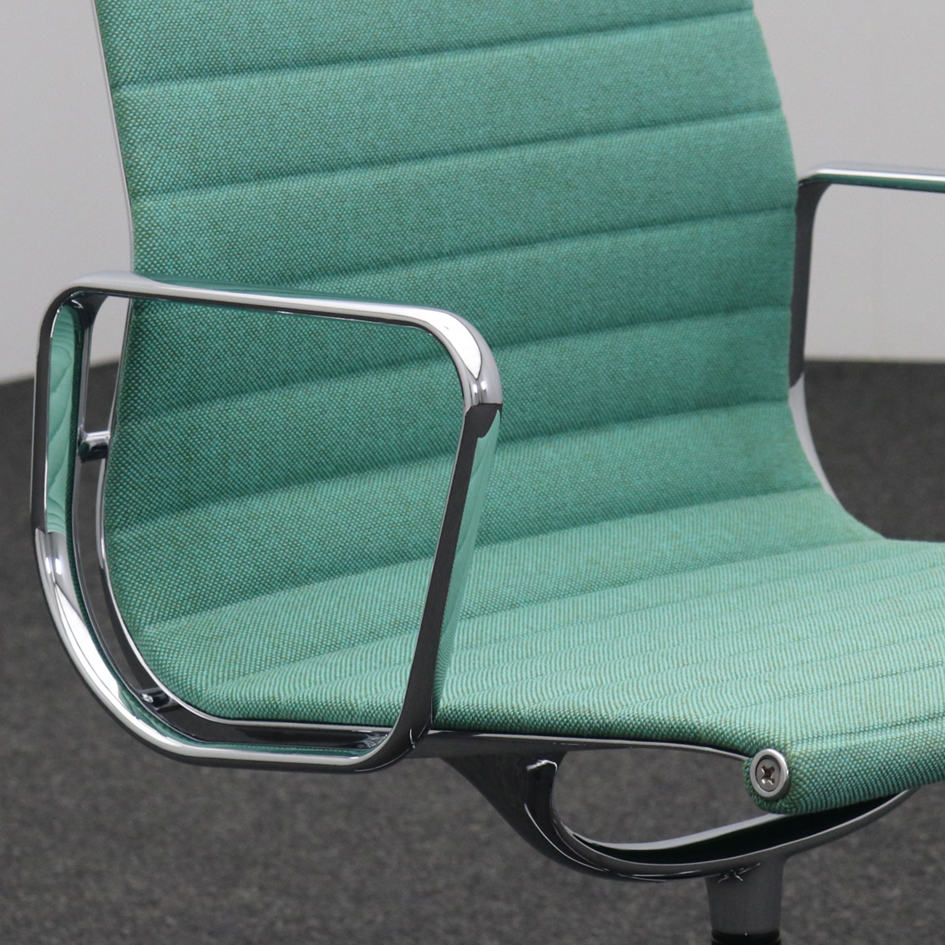 Vitra Aluminium Chair Vitra EA 104