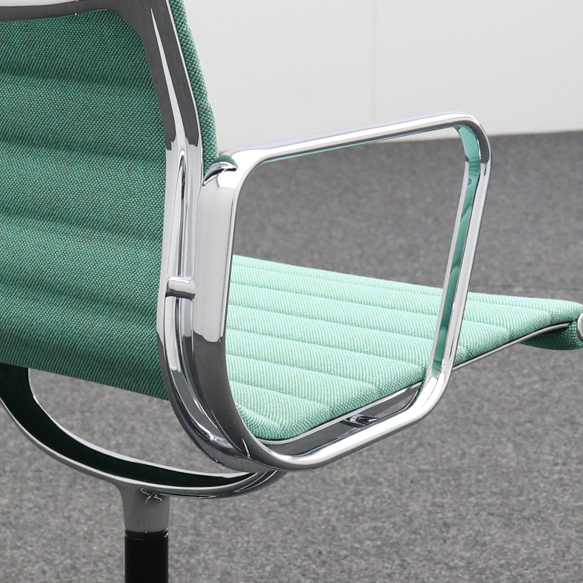 Vitra Aluminium Chair Vitra EA 104