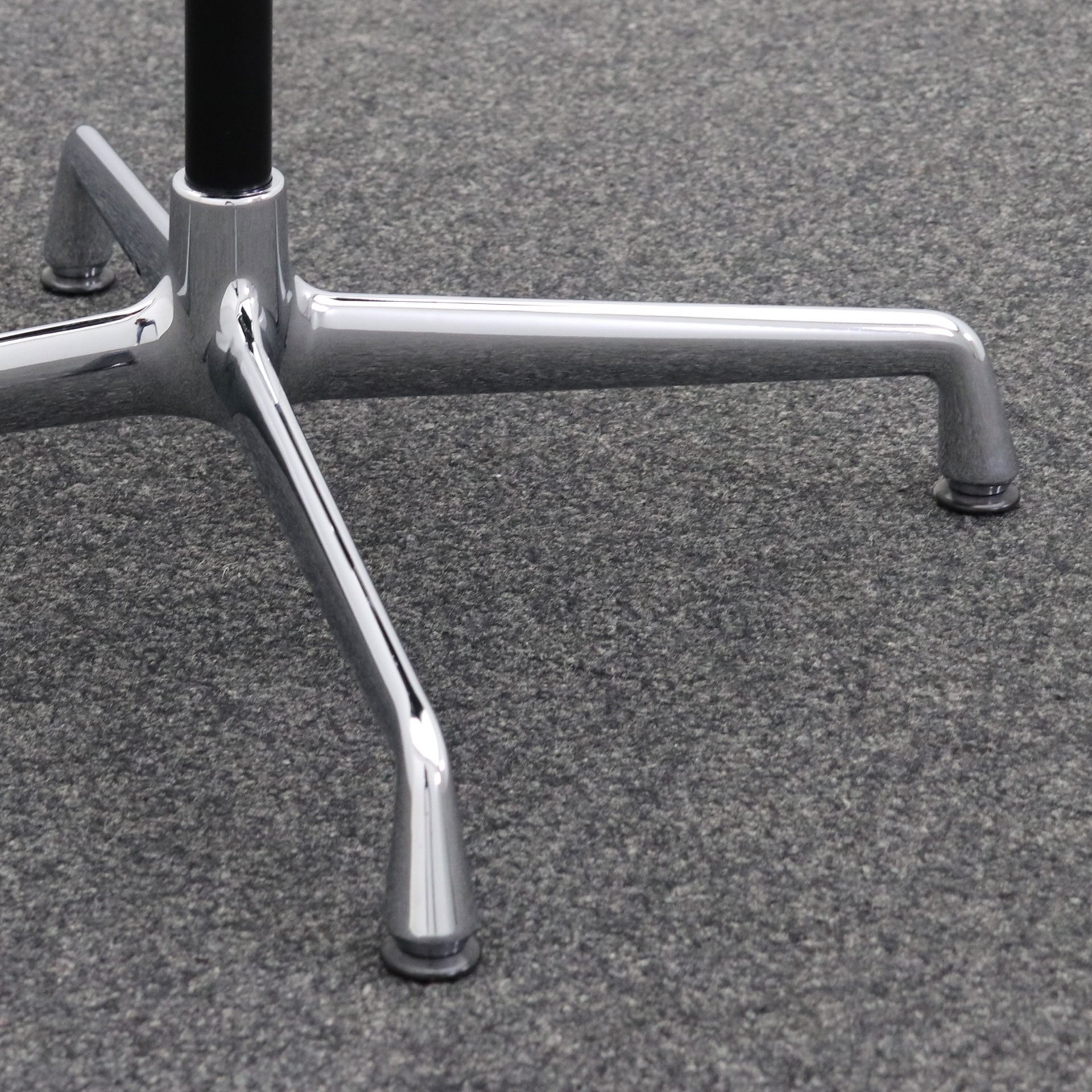 Vitra Aluminium Chair Vitra EA 104