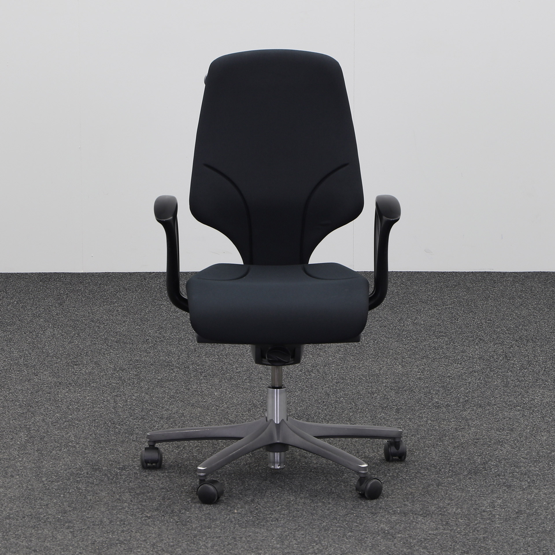 Bürostuhl Giroflex 64 mit Kleiderbügel