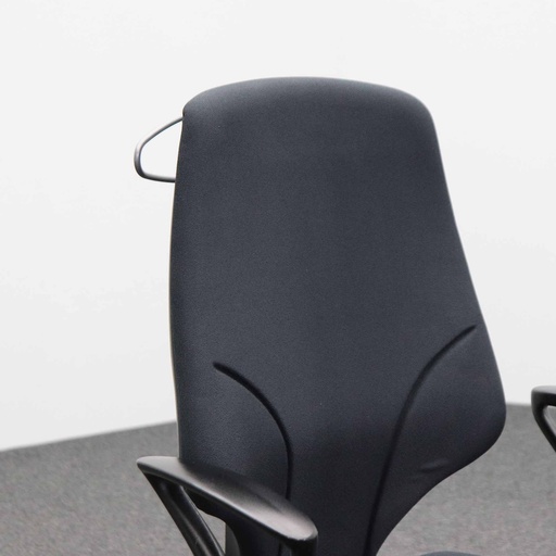Bürostuhl Giroflex 64 mit Kleiderbügel