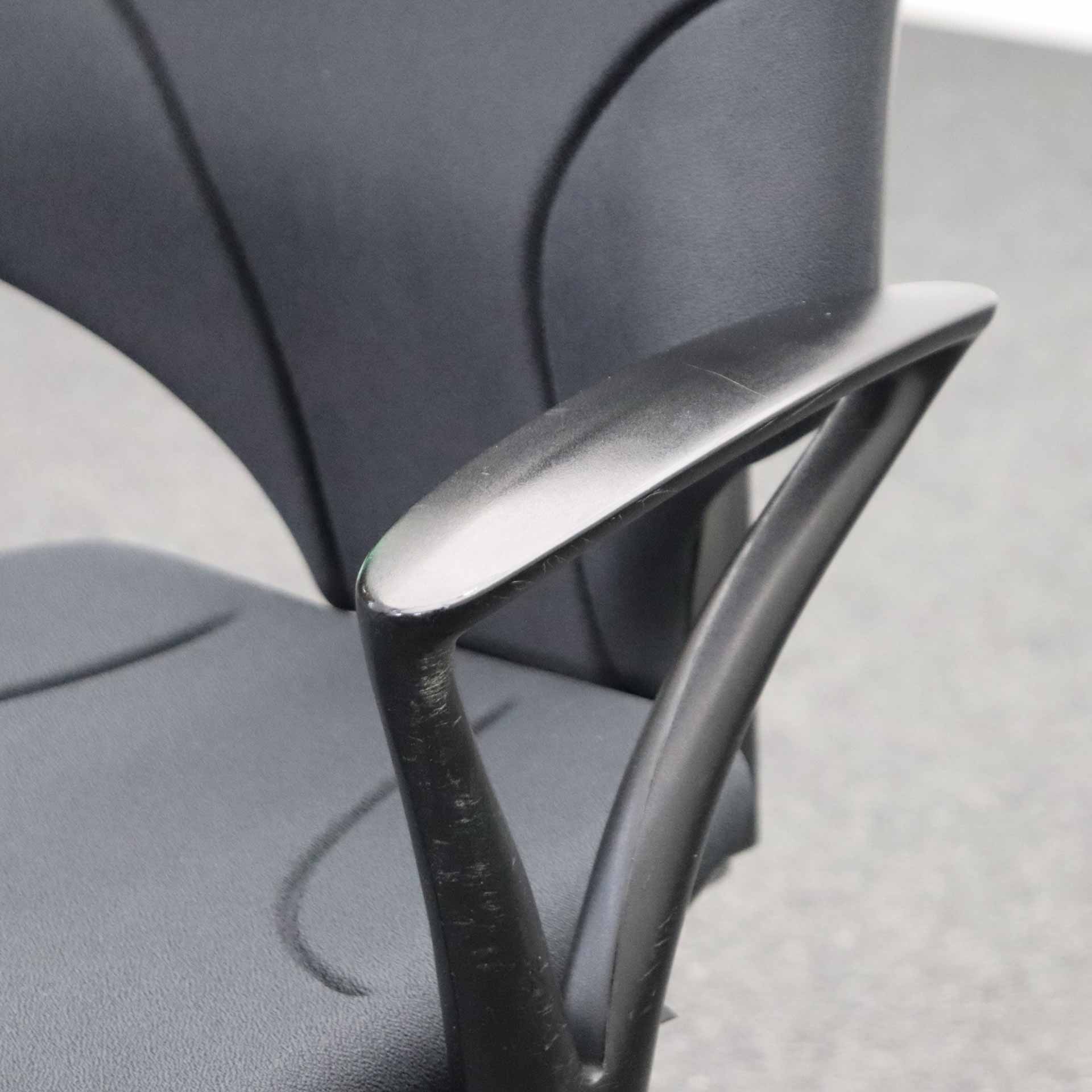 Bürostuhl Giroflex 64 mit Kleiderbügel