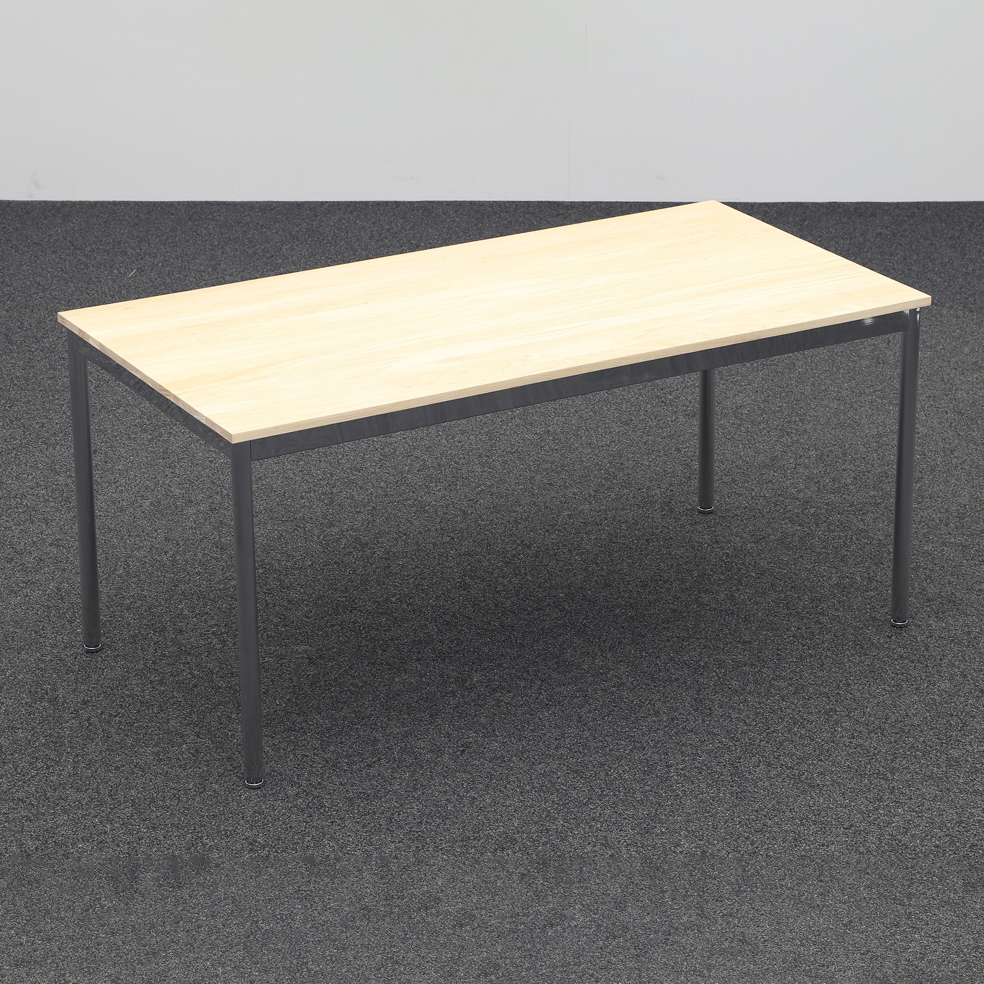 Schreibtische System4