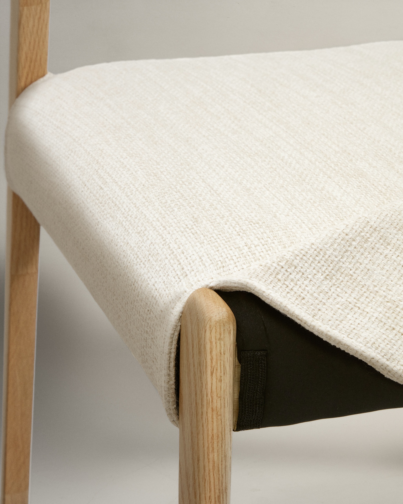Cudia chair removable cover in beige chenille solid oak wood natural finish FSC Mix Credit