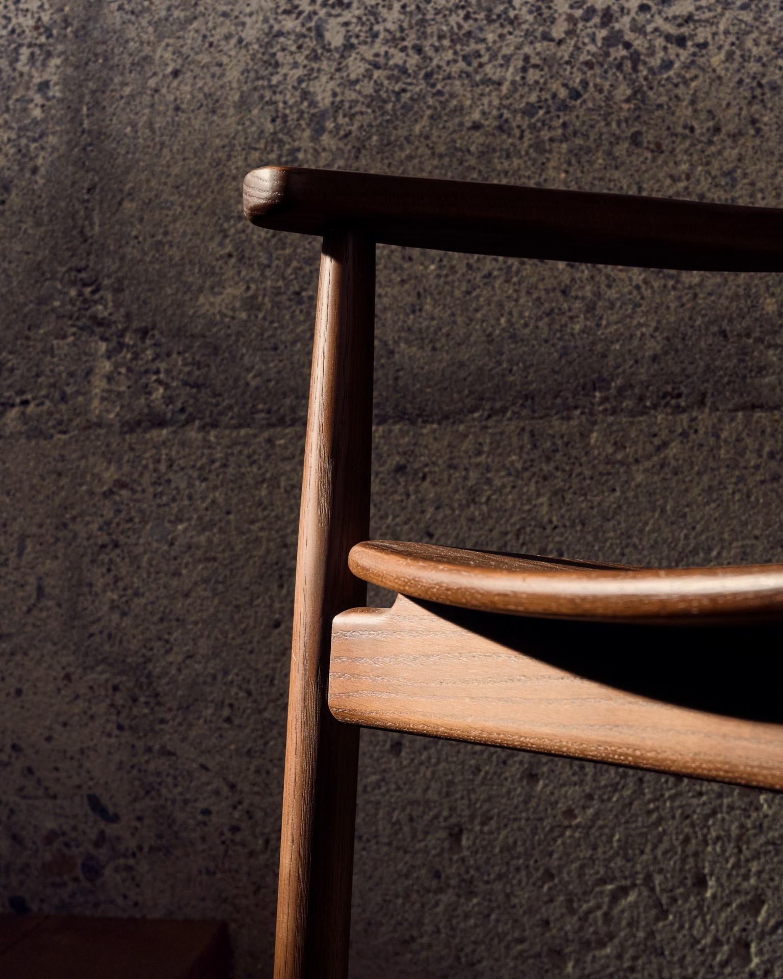 Fondes chair in solid oak wood with walnut finish FSC Mix Credit