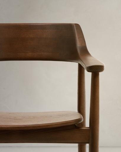 Fondes chair in solid oak wood with walnut finish FSC Mix Credit