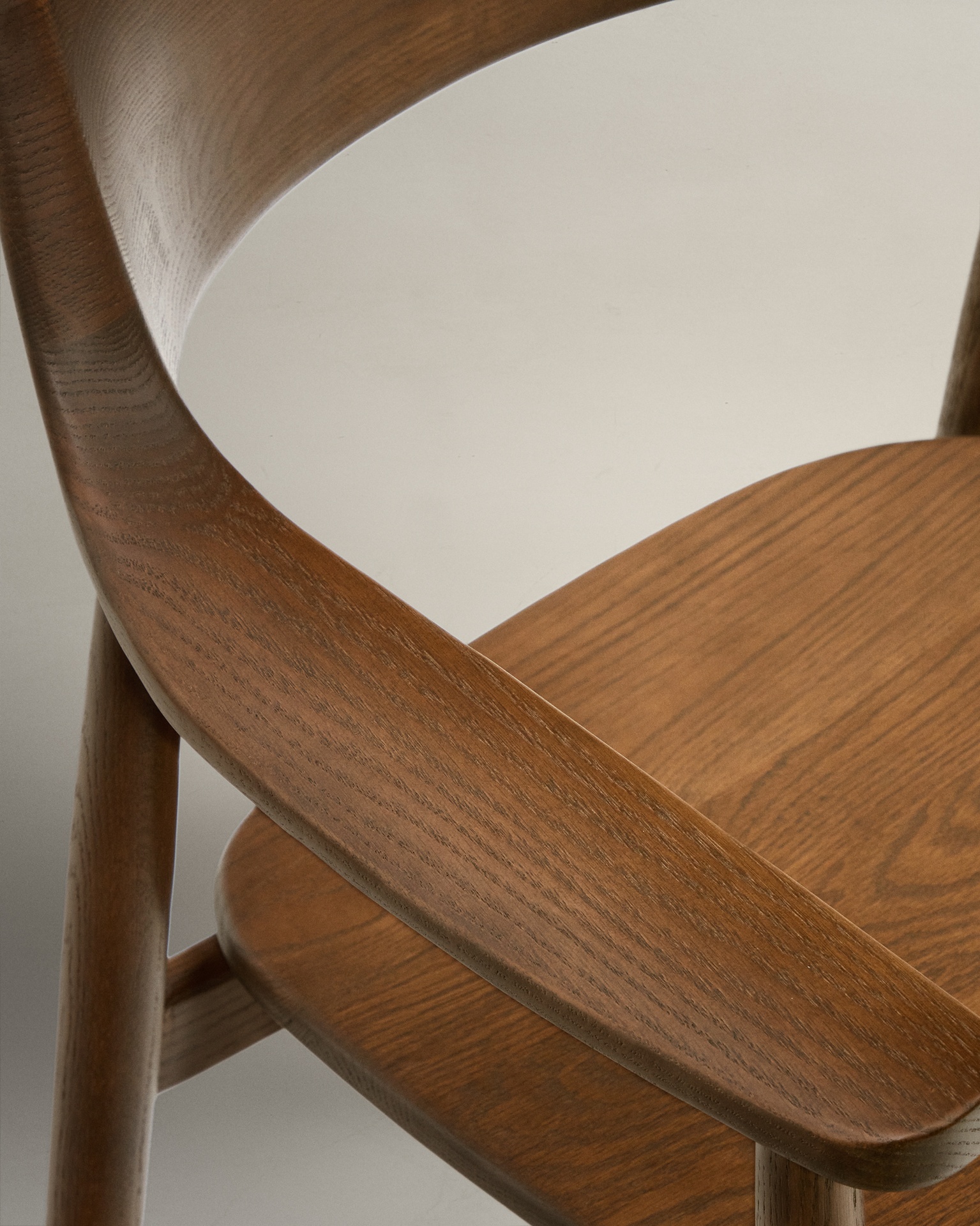 Fondes chair in solid oak wood with walnut finish FSC Mix Credit