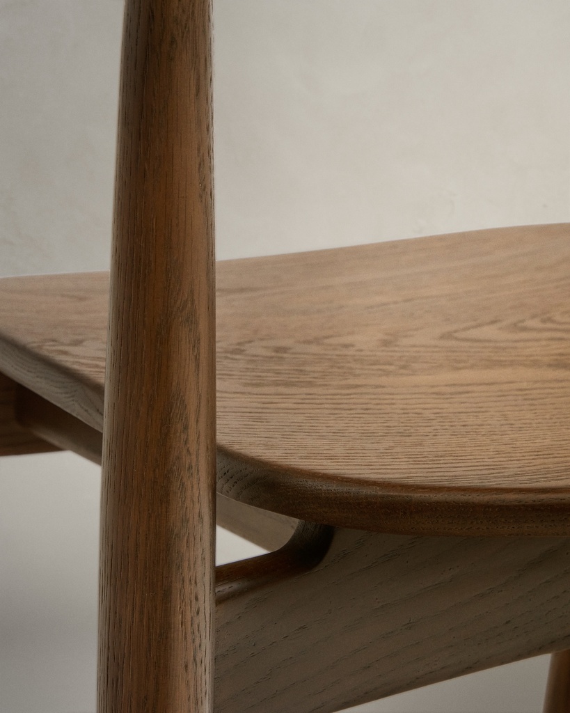 Fondes chair in solid oak wood with walnut finish FSC Mix Credit