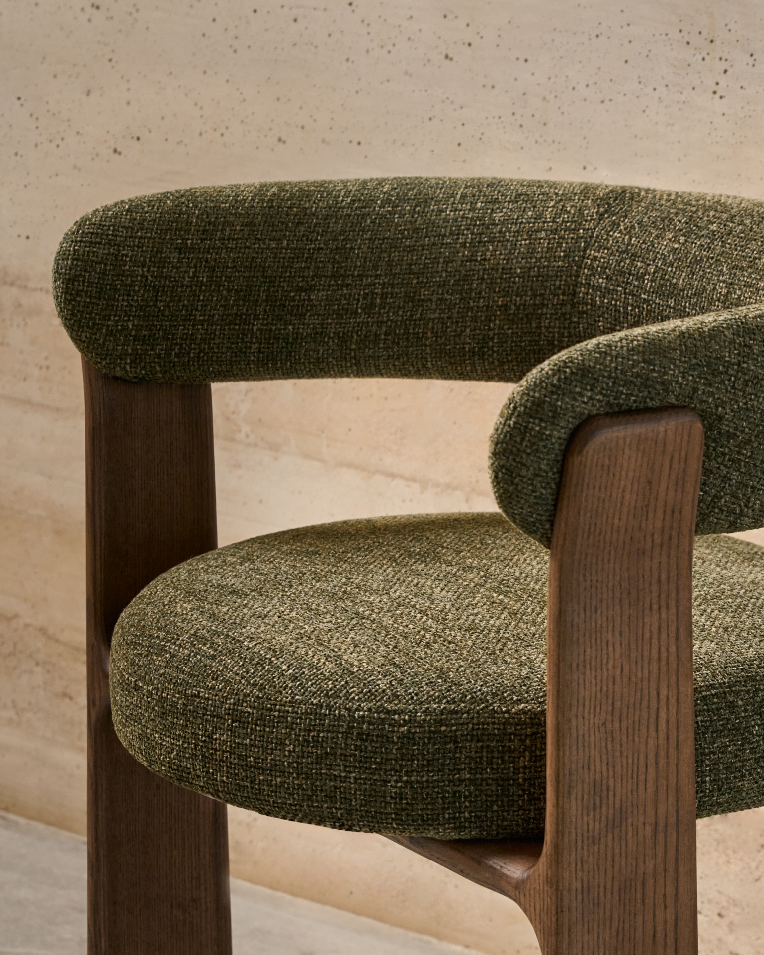 Granite 3-legged chair in green chenille and with solid ash wood in a walnut finish FSC 100%