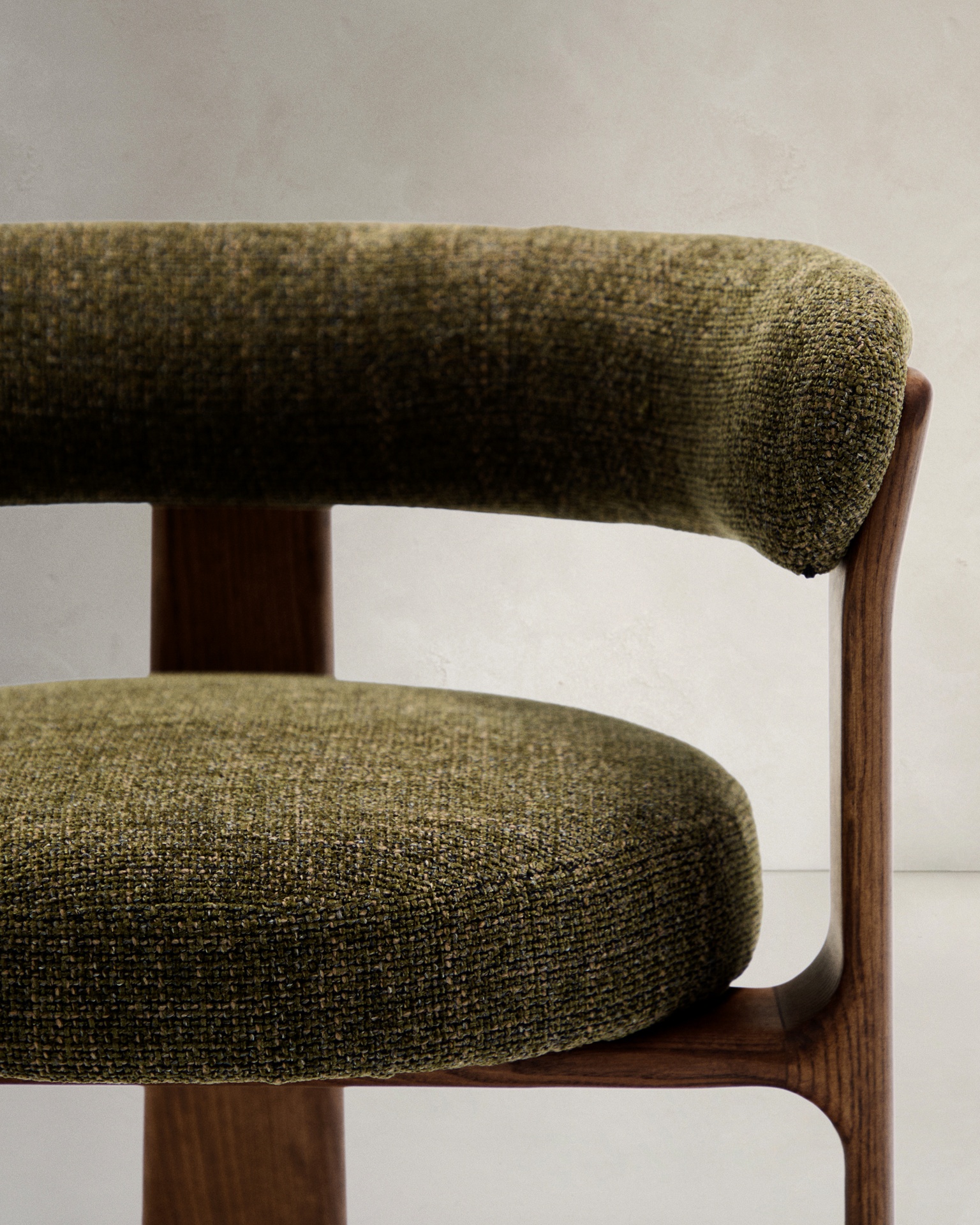 Granite 3-legged chair in green chenille and with solid ash wood in a walnut finish FSC 100%