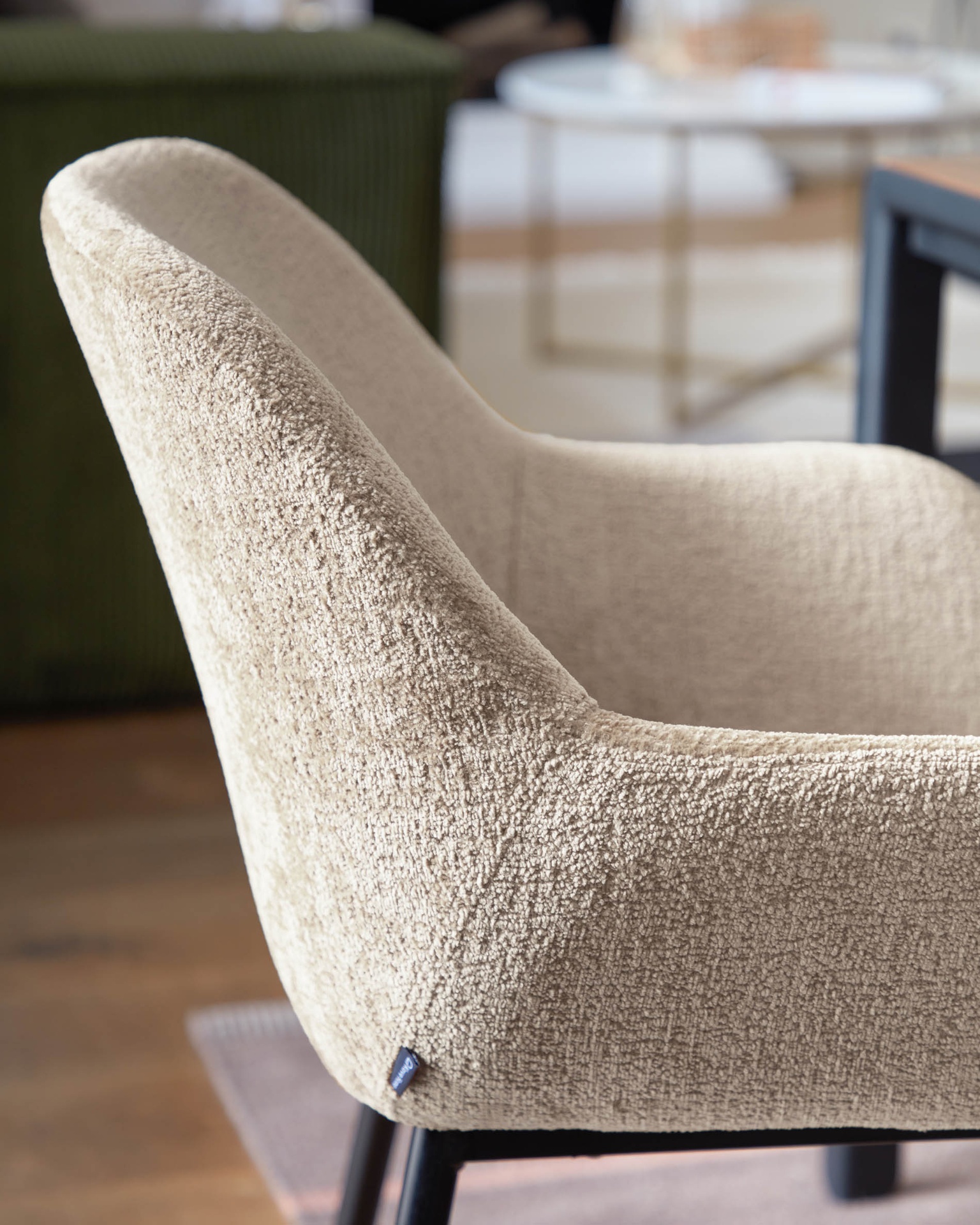 Konna chair in beige chenille with steel legs and painted black finish