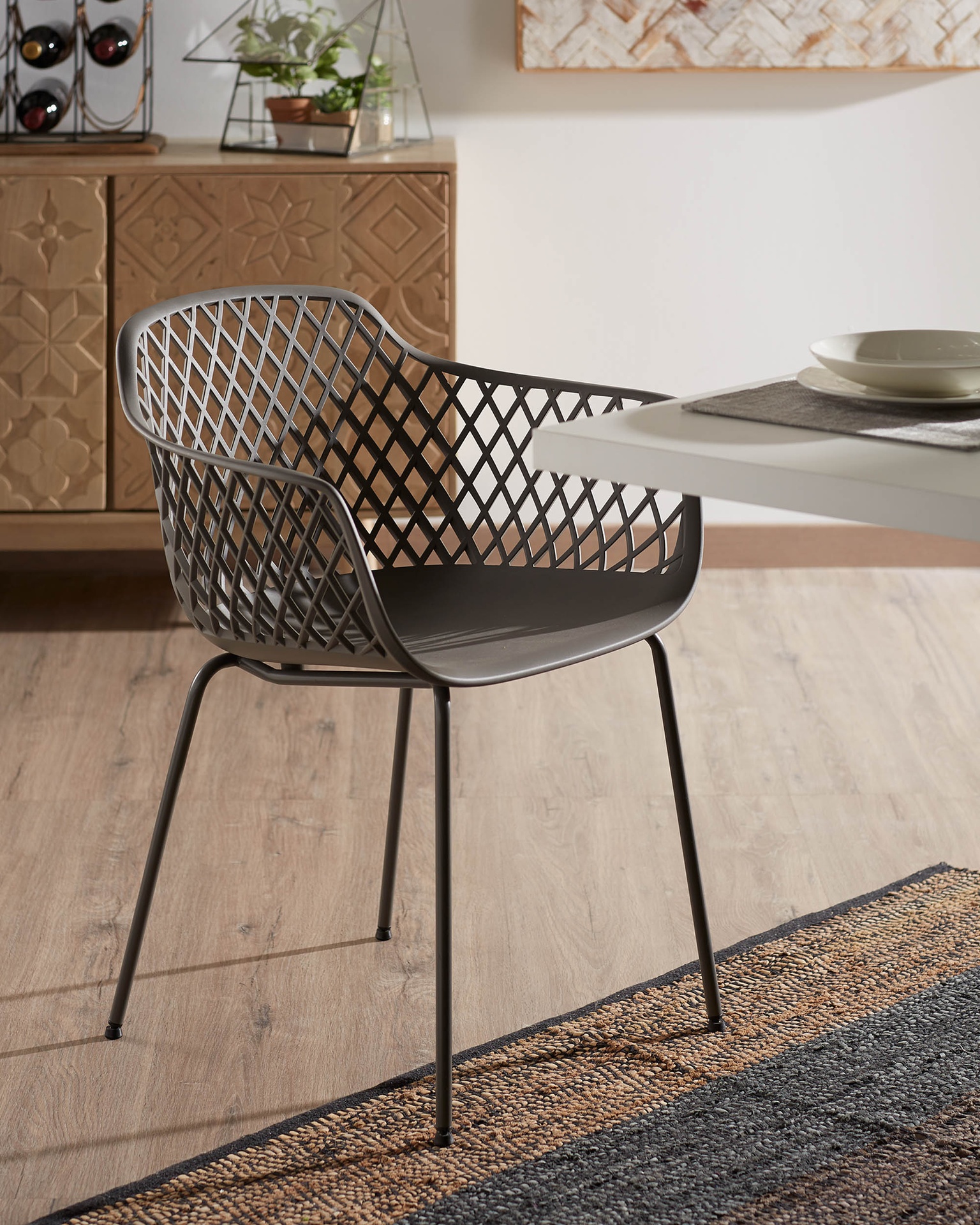 Quinn outdoor chair in grey