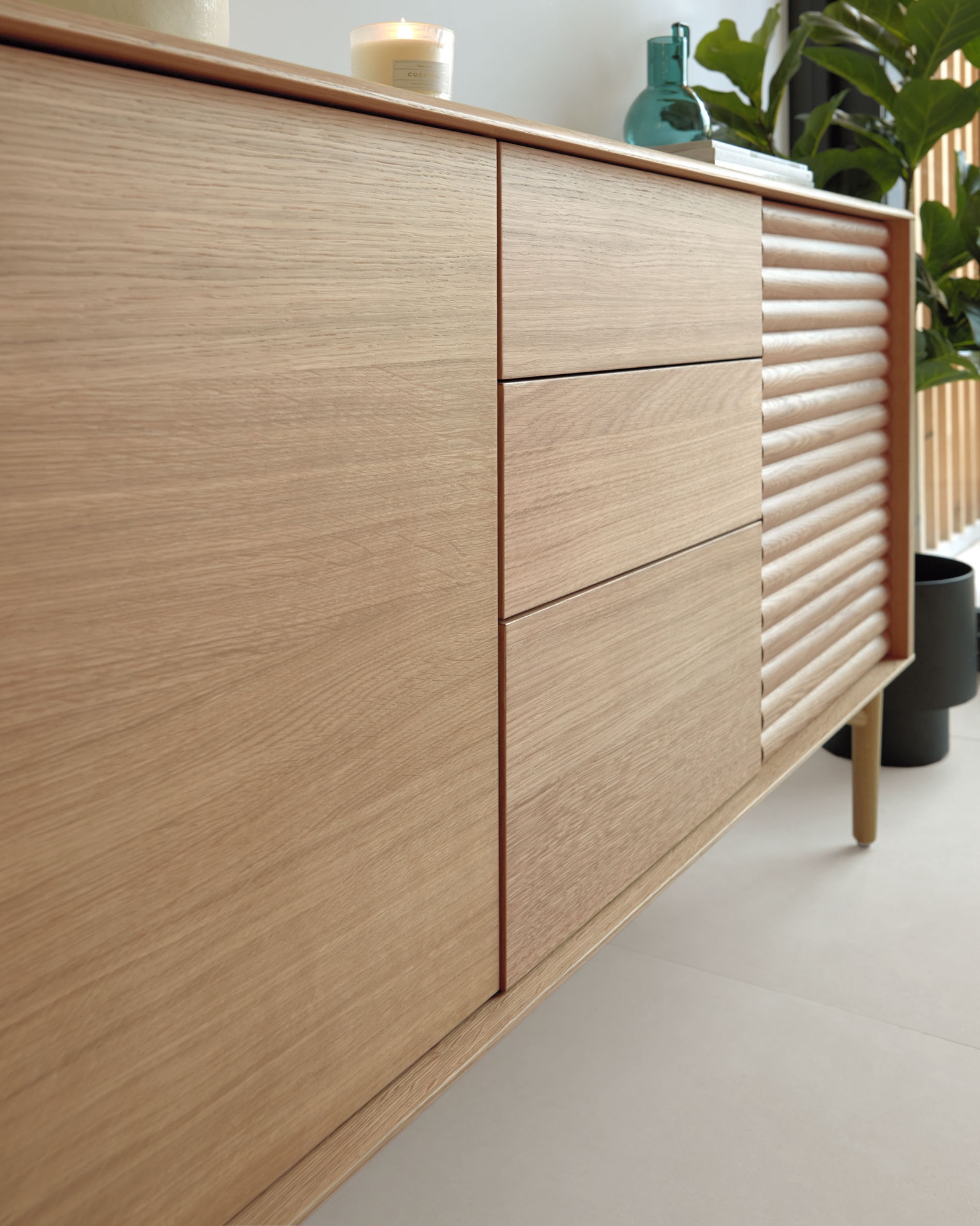 Lenon oak wood and veneer sideboard with 3 doors & 3 drawers, 200 x 86 cm FSC MIX Credit