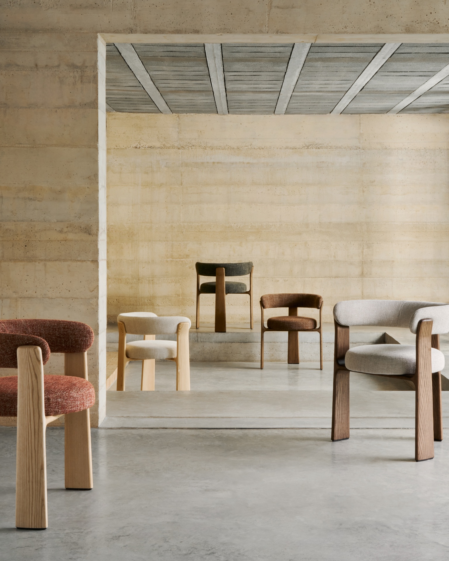 Granite 3-legged chair in beige chenille and solid ash wood in a natural finish FSC 100%
