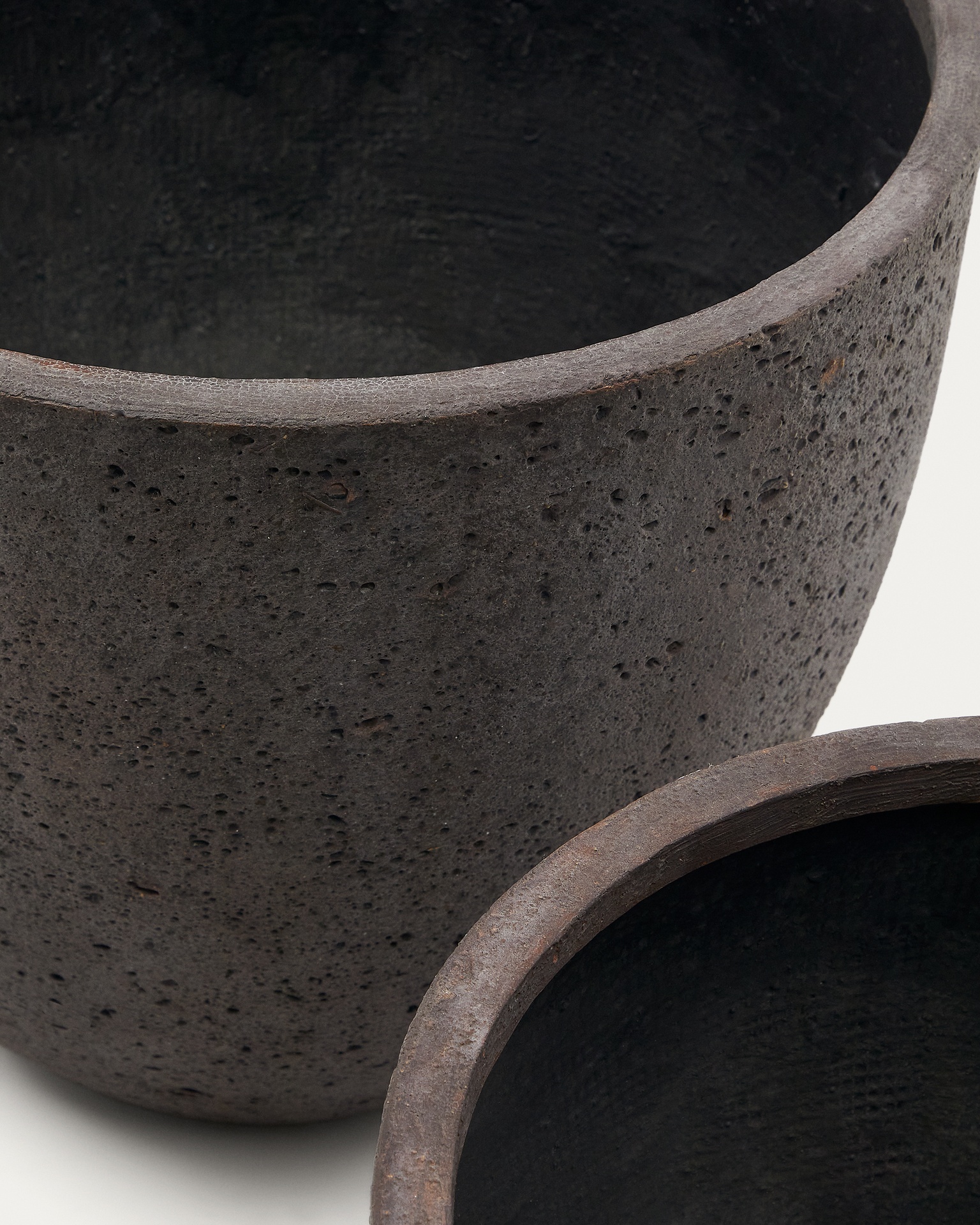 Serili set of 2 dark grey cement and fiberglass plant pots Ø 42 cm / Ø 50 cm