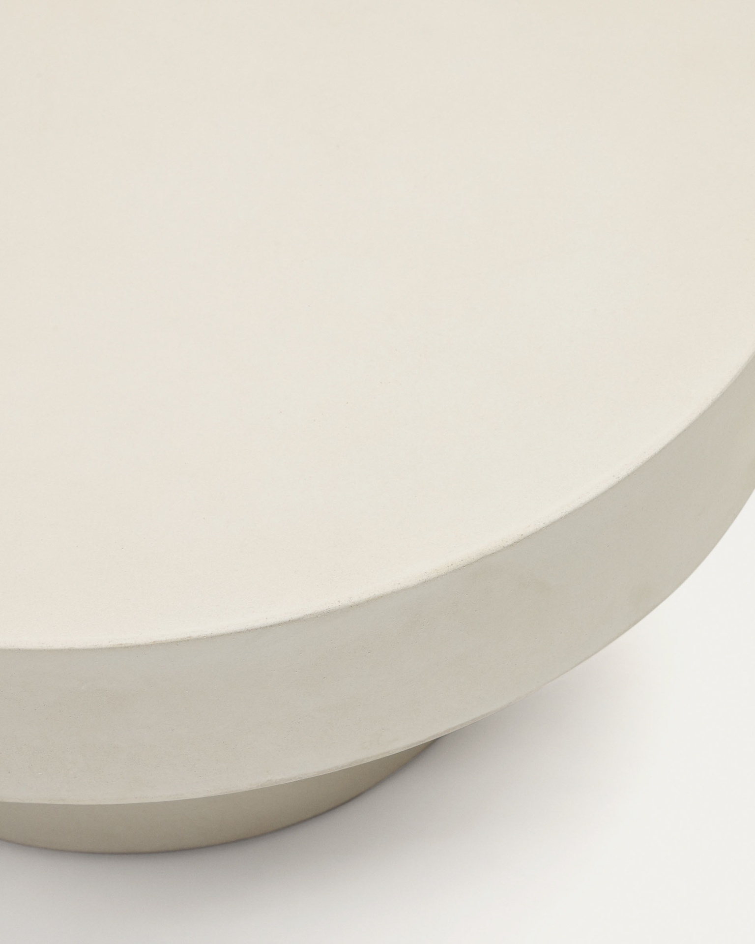 Aiguablava round coffee table in white cement, Ø 66 cm