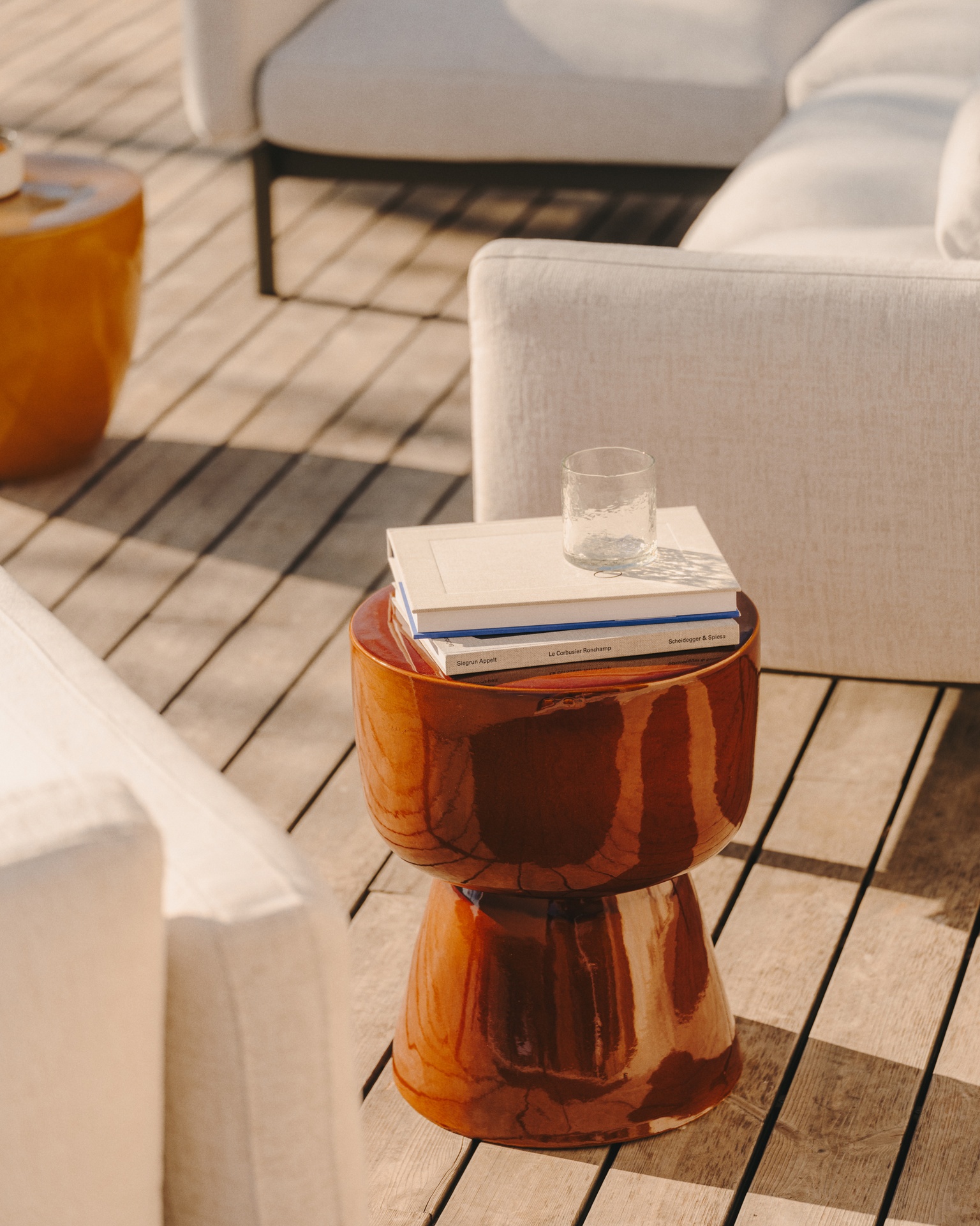 Mesquida outdoor side table made of ceramic with glazed terracotta finish Ø 35 cm