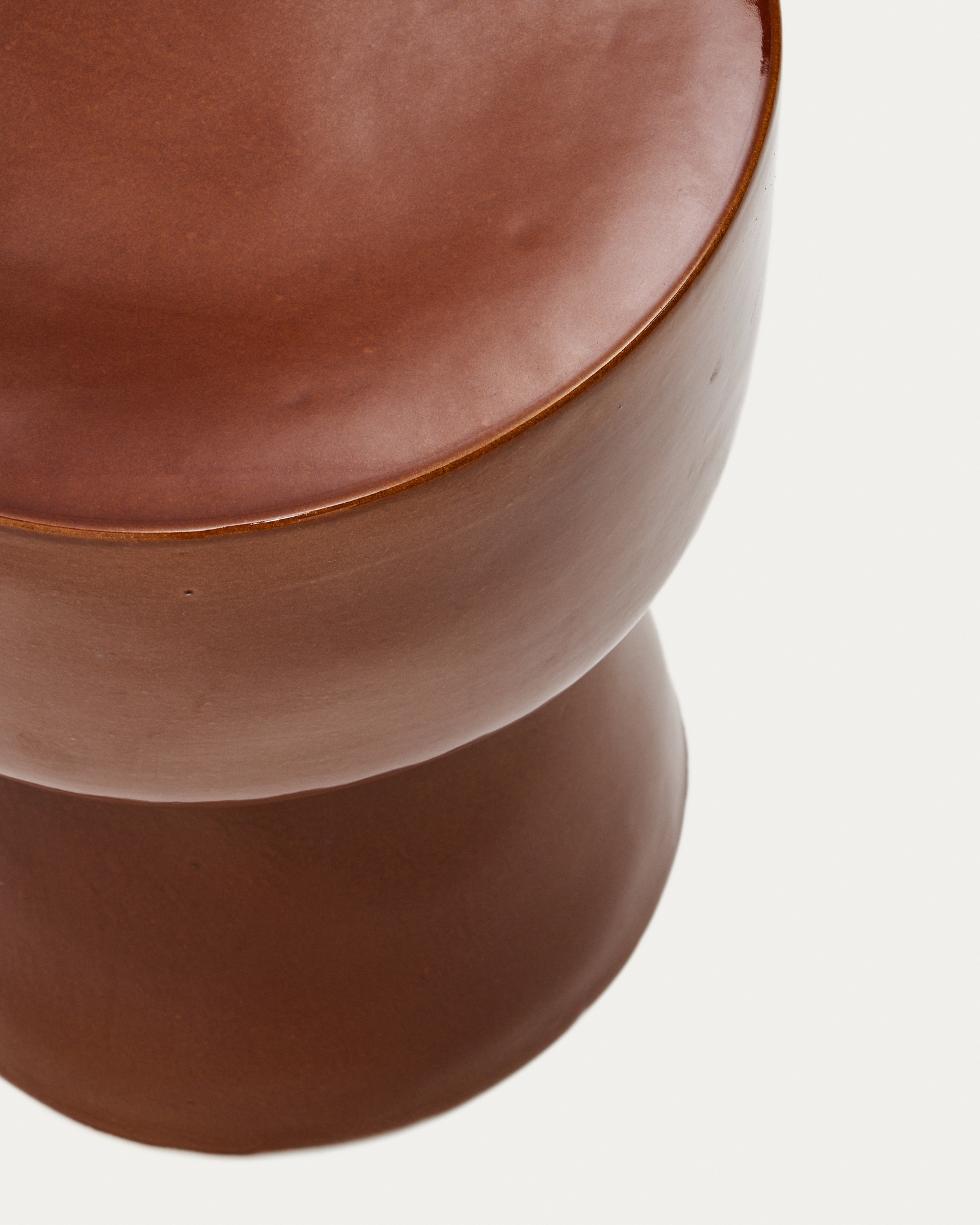 Mesquida outdoor side table made of ceramic with glazed terracotta finish Ø 35 cm