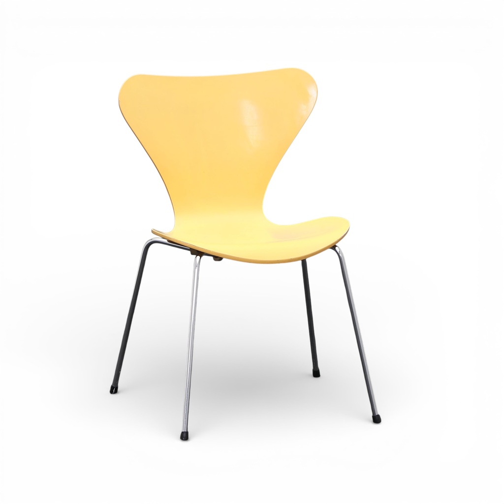 Fritz Hansen Series 7 Chair (Orange)