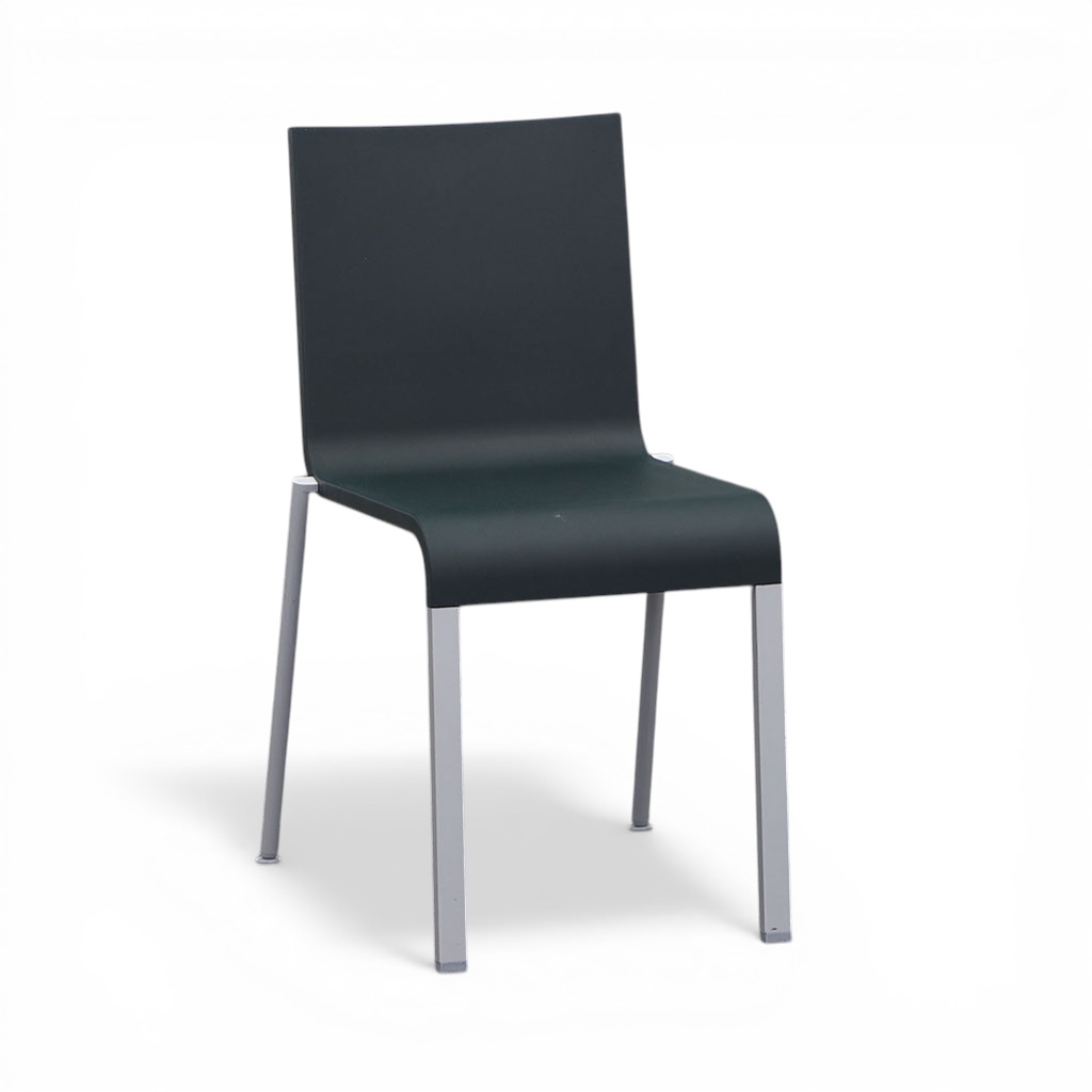 Vitra .03 Stuhl stapelbar Dunkelgrün ohne Armlehnen, Normal gebraucht - Perfekt für komfortables Sitzen