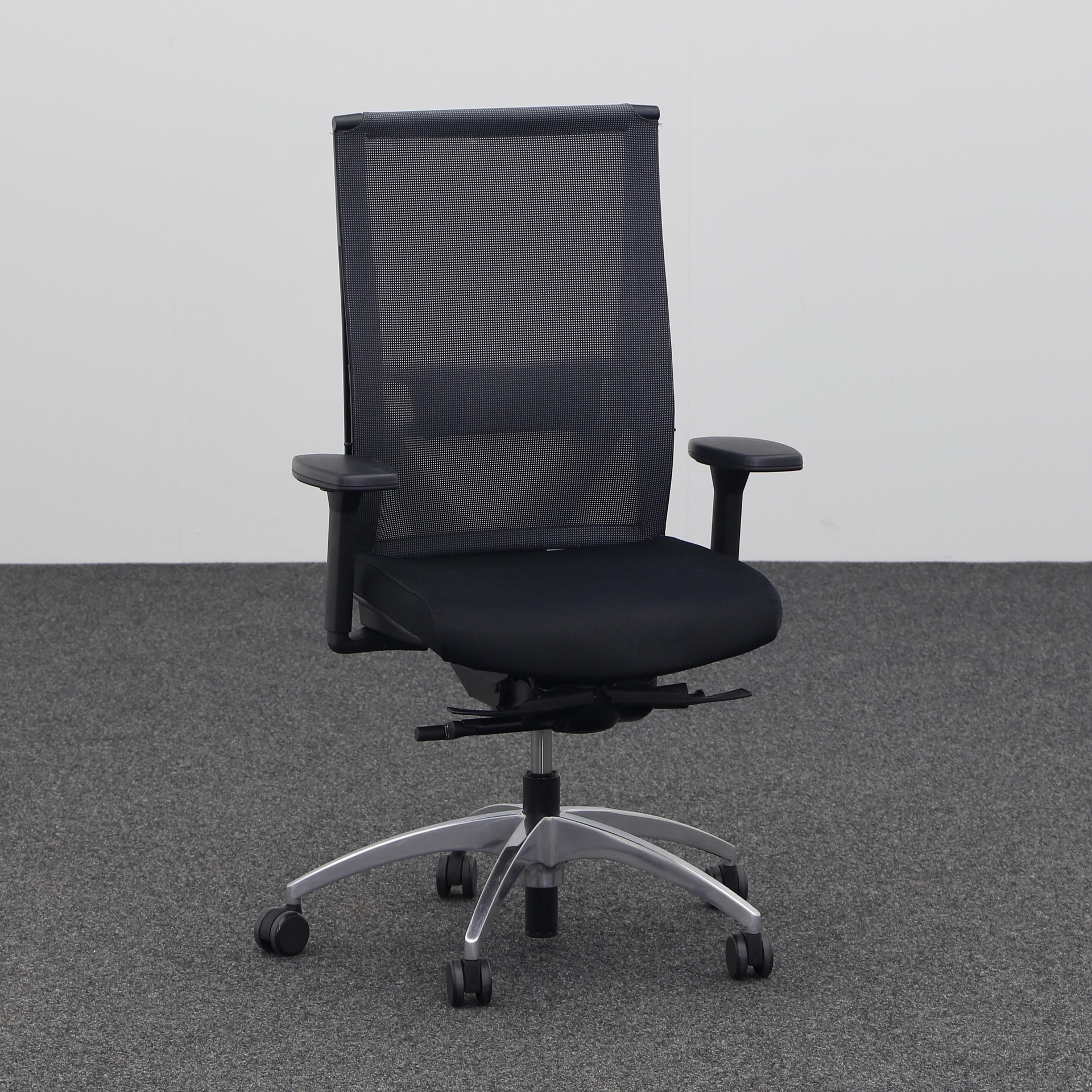 Bürodrehstuhl König Neurath Okay mit 1D Armlehnen, Schwarz, Normal gebraucht, Ergonomischer Stuhl - ideal für flexibles Arbeiten