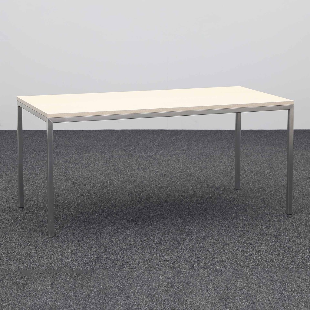Bürotisch mit Chromstahlgestell