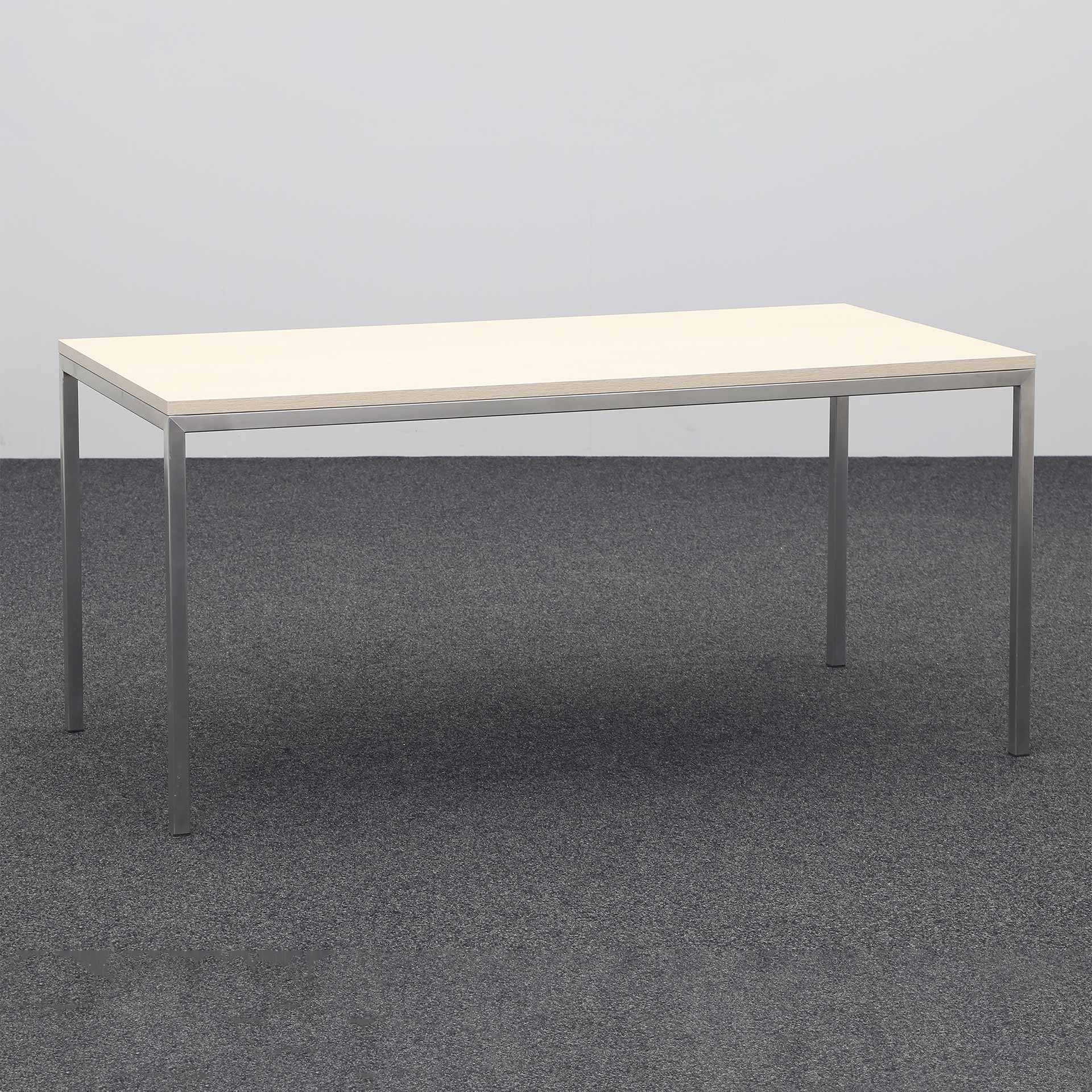 Bürotisch mit Chromstahlgestell
