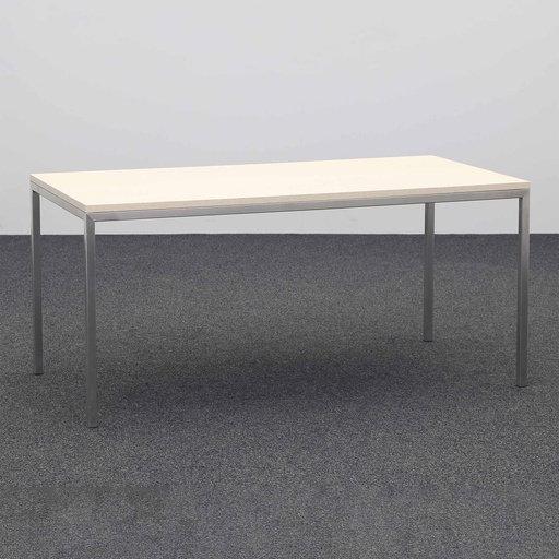 Bürotisch mit Chromstahlgestell