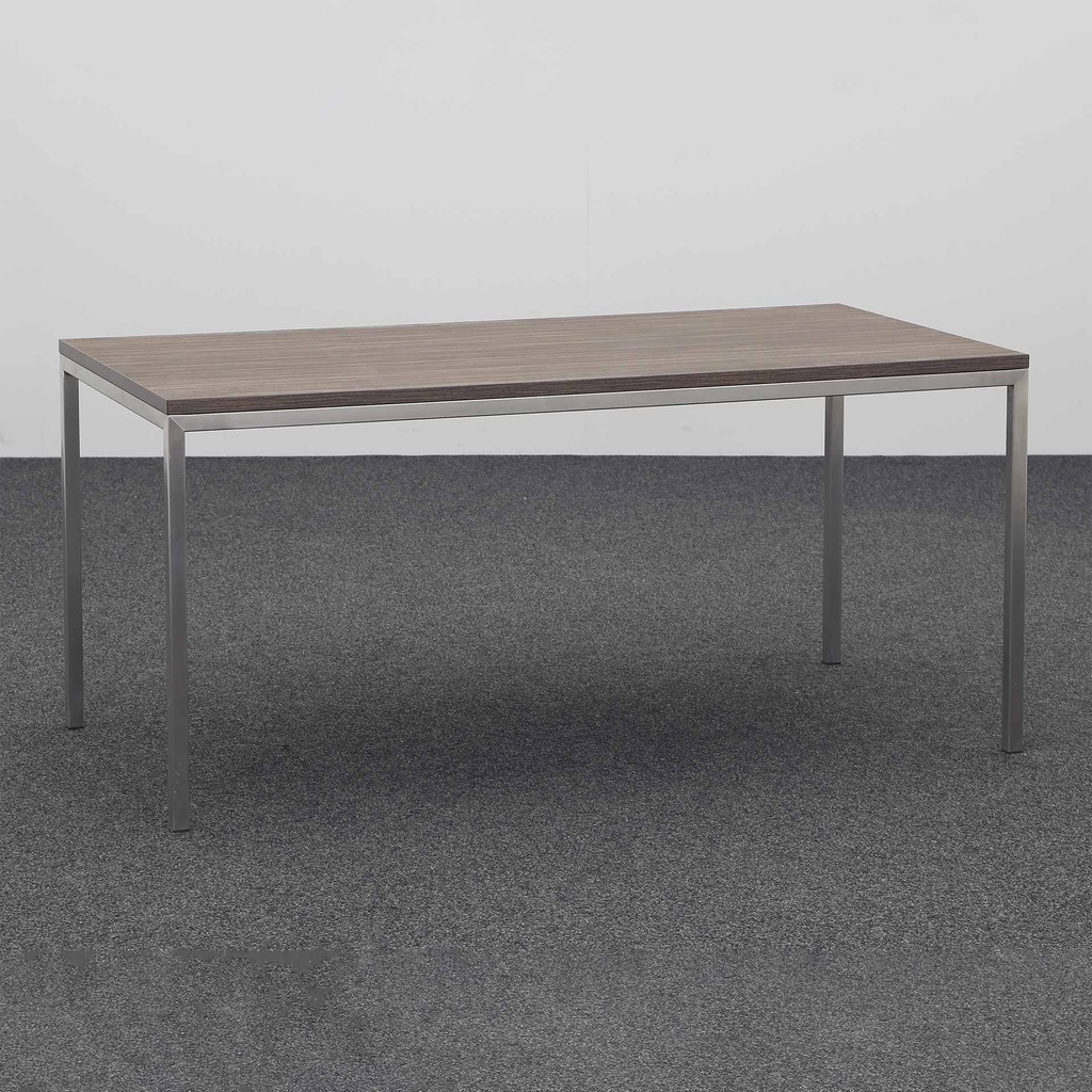 Bürotisch mit Chromstahlgestell