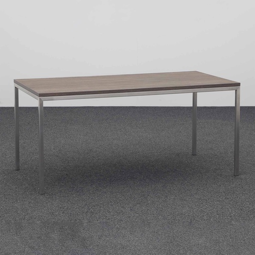 Bürotisch mit Chromstahlgestell