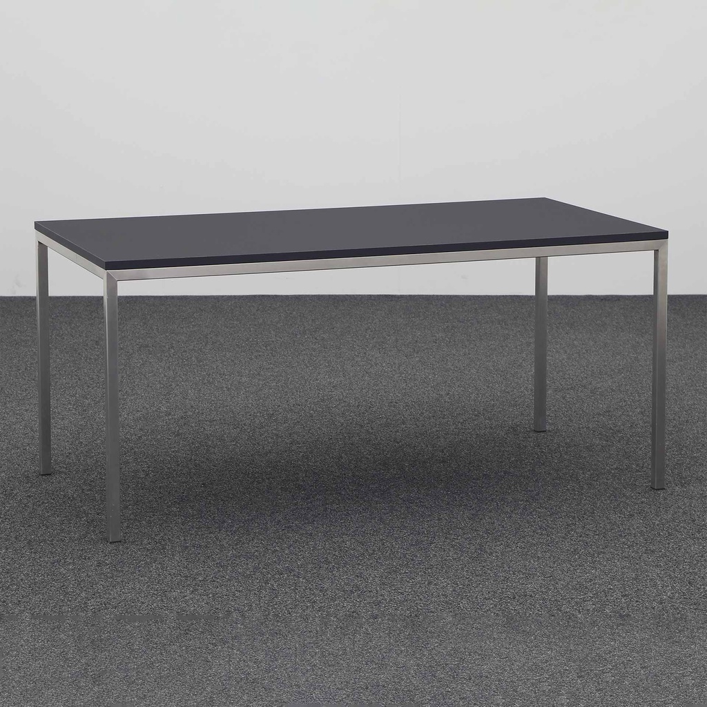 Bürotisch mit Chromstahlgestell