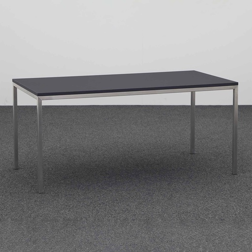 Bürotisch mit Chromstahlgestell