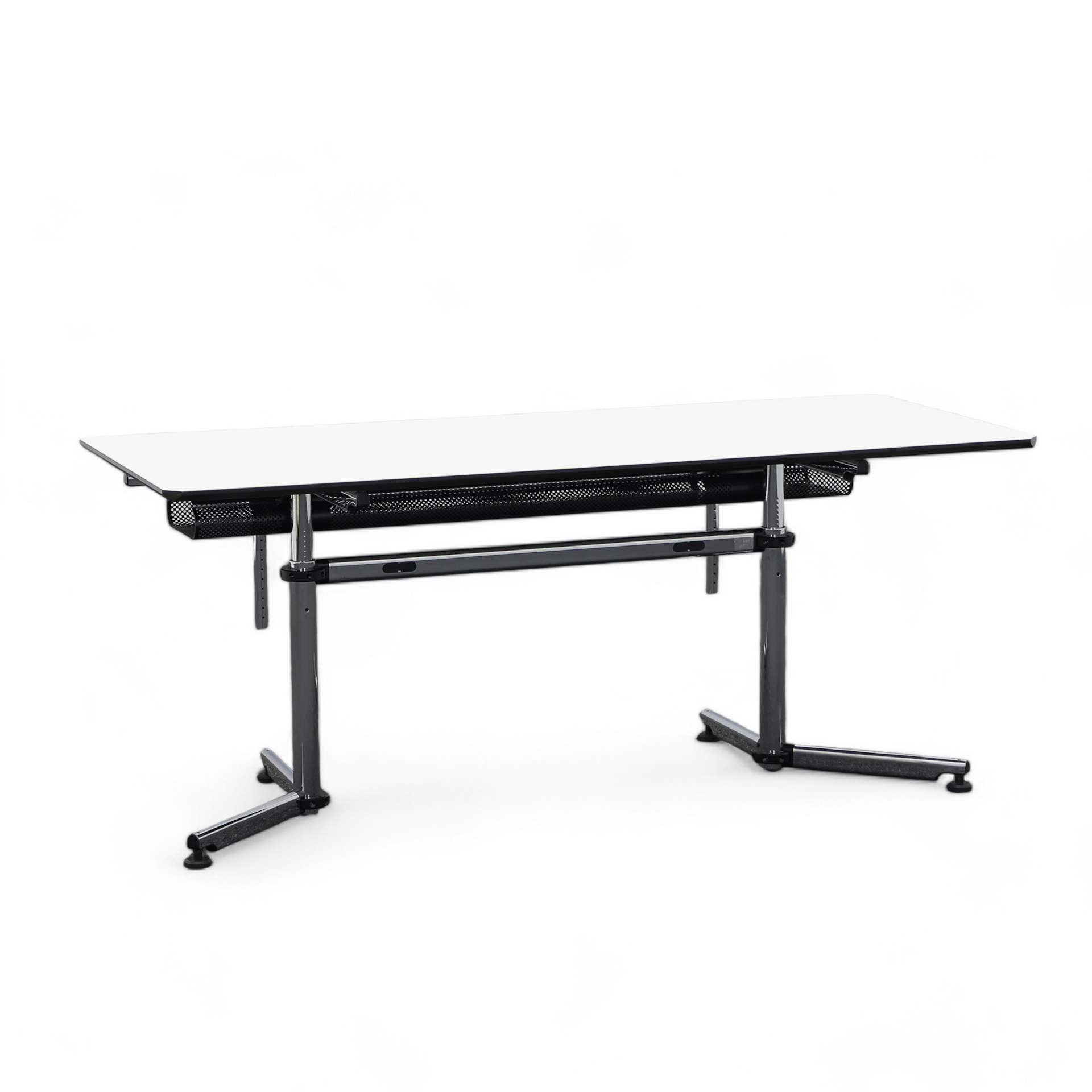 USM Kitos desk with cable duct