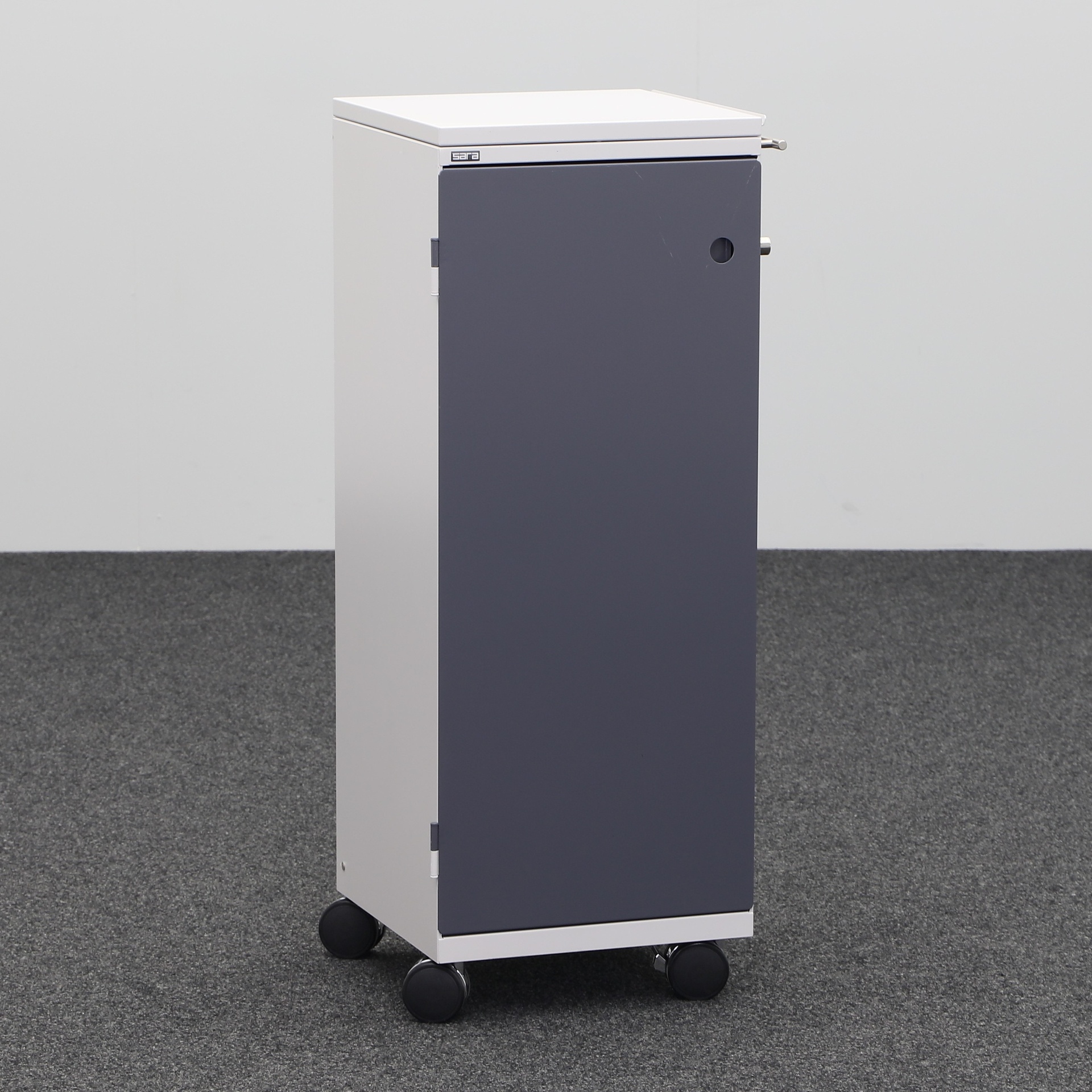 Büro Caddys Sara (Normal Gebraucht, Mit Schlüssel)