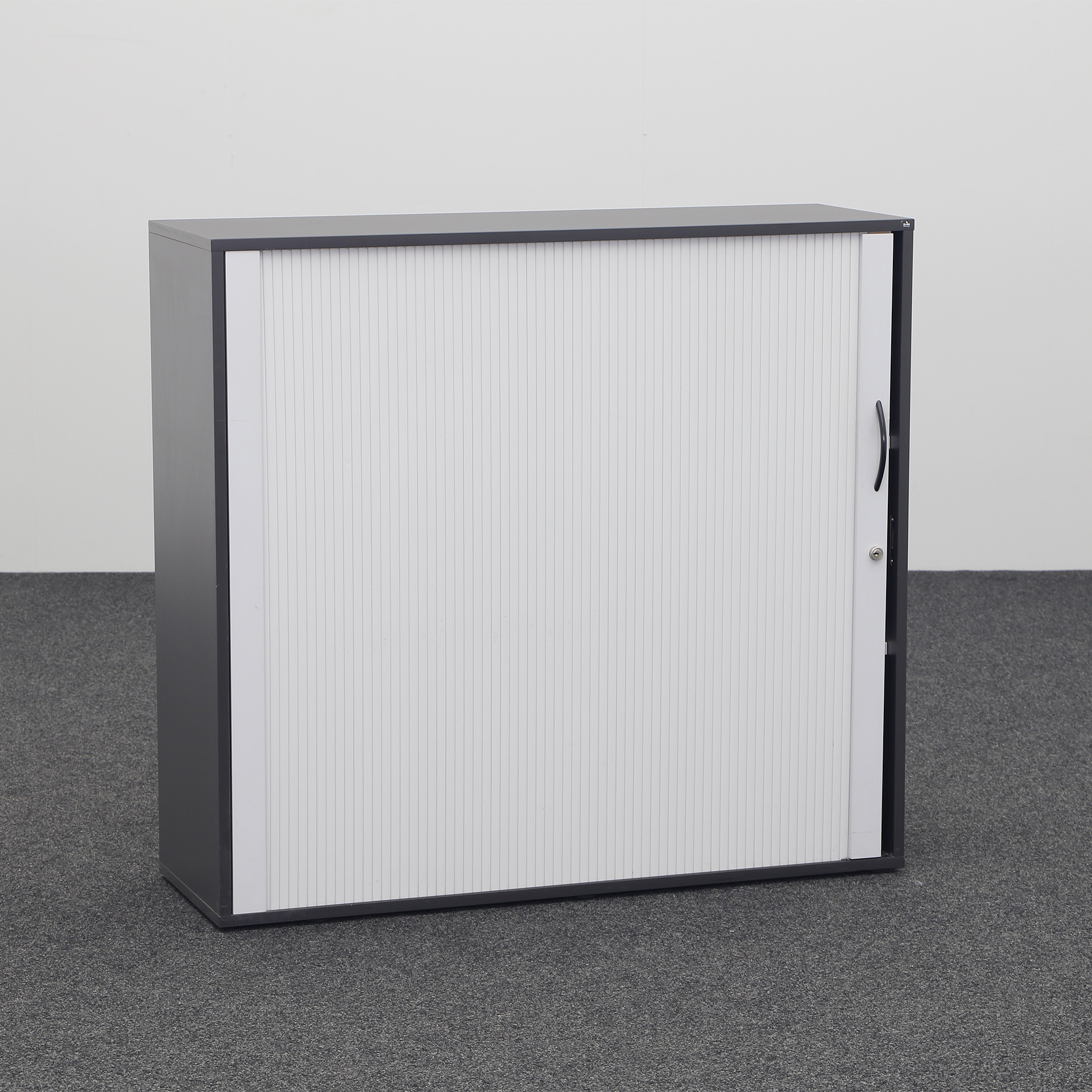 Rollladenschränke Elan Euroffice mit eckiger Kante und Kunstoff Rollladen (Normal Gebraucht)