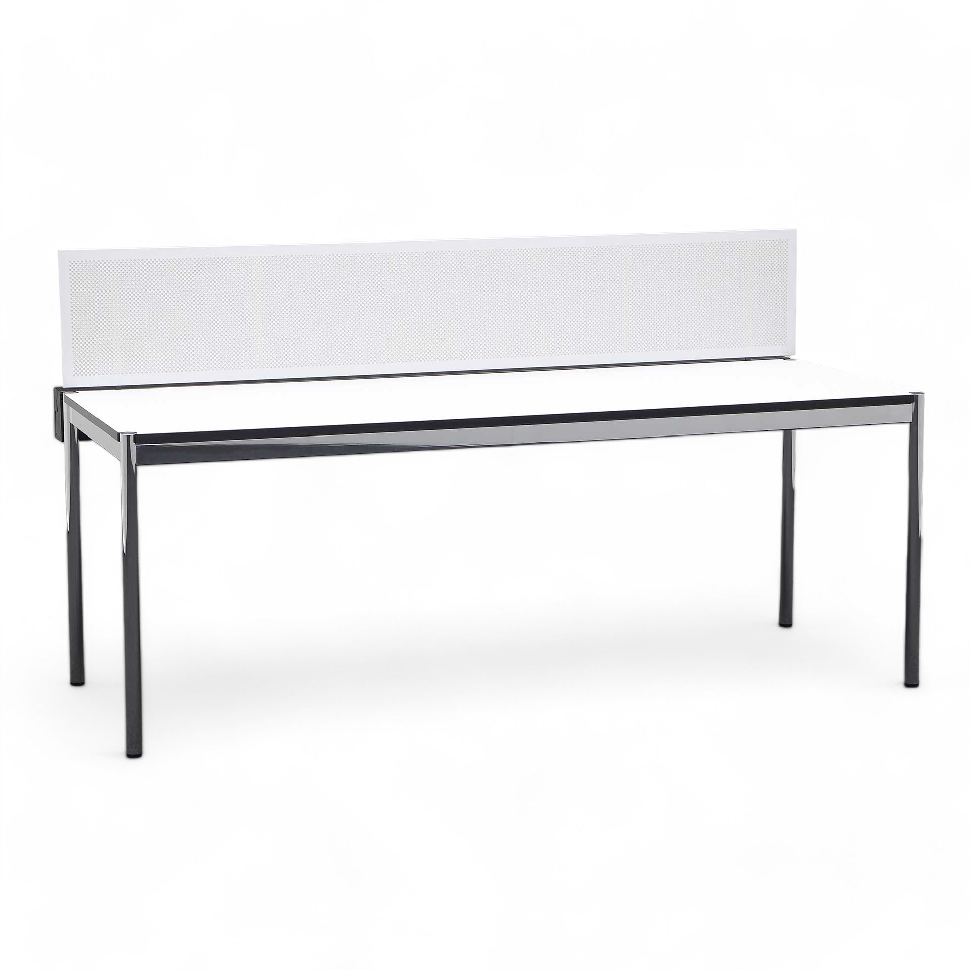 USM Haller desk with desk panels (Good)