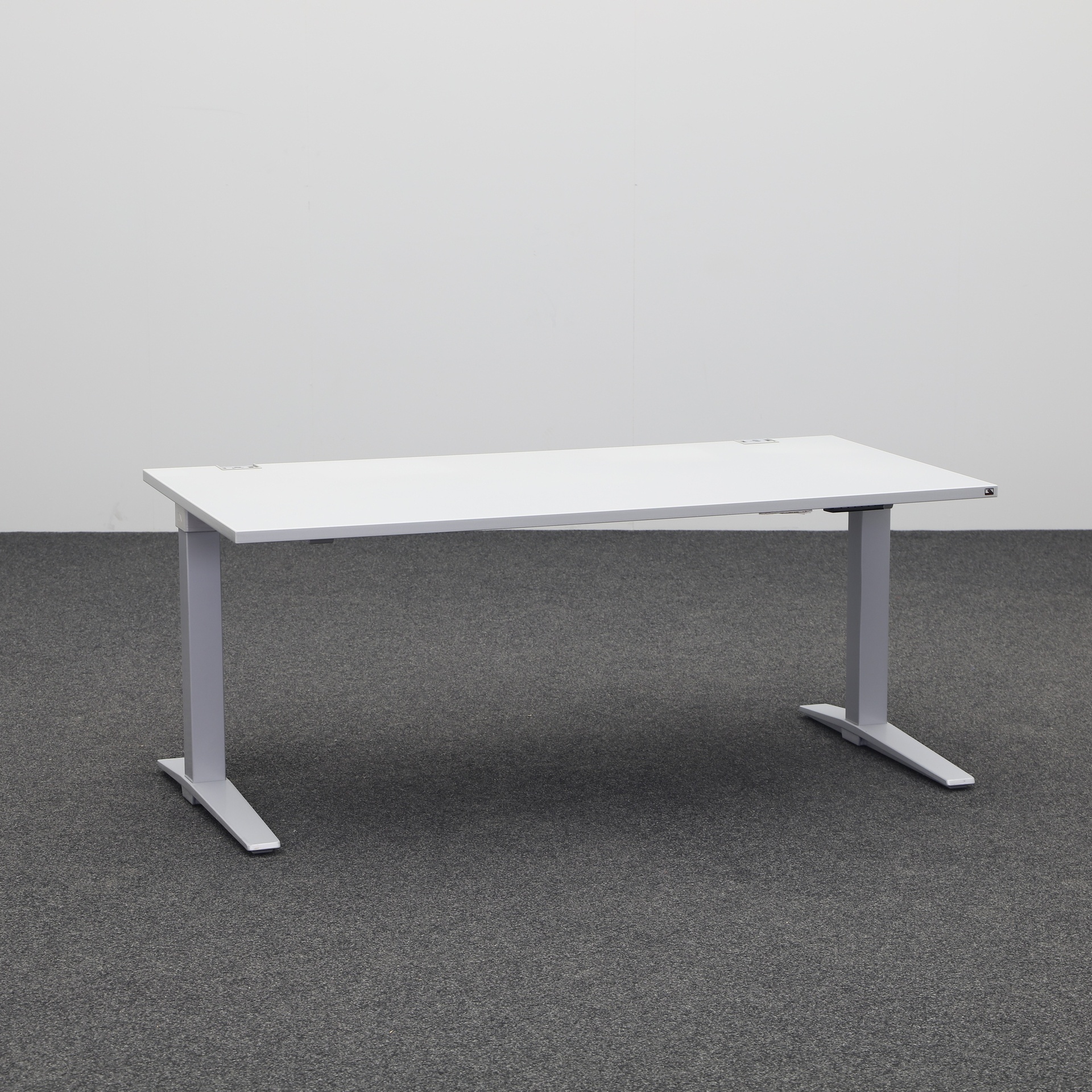 König Neurath Talo.s standing desks (Normal used)