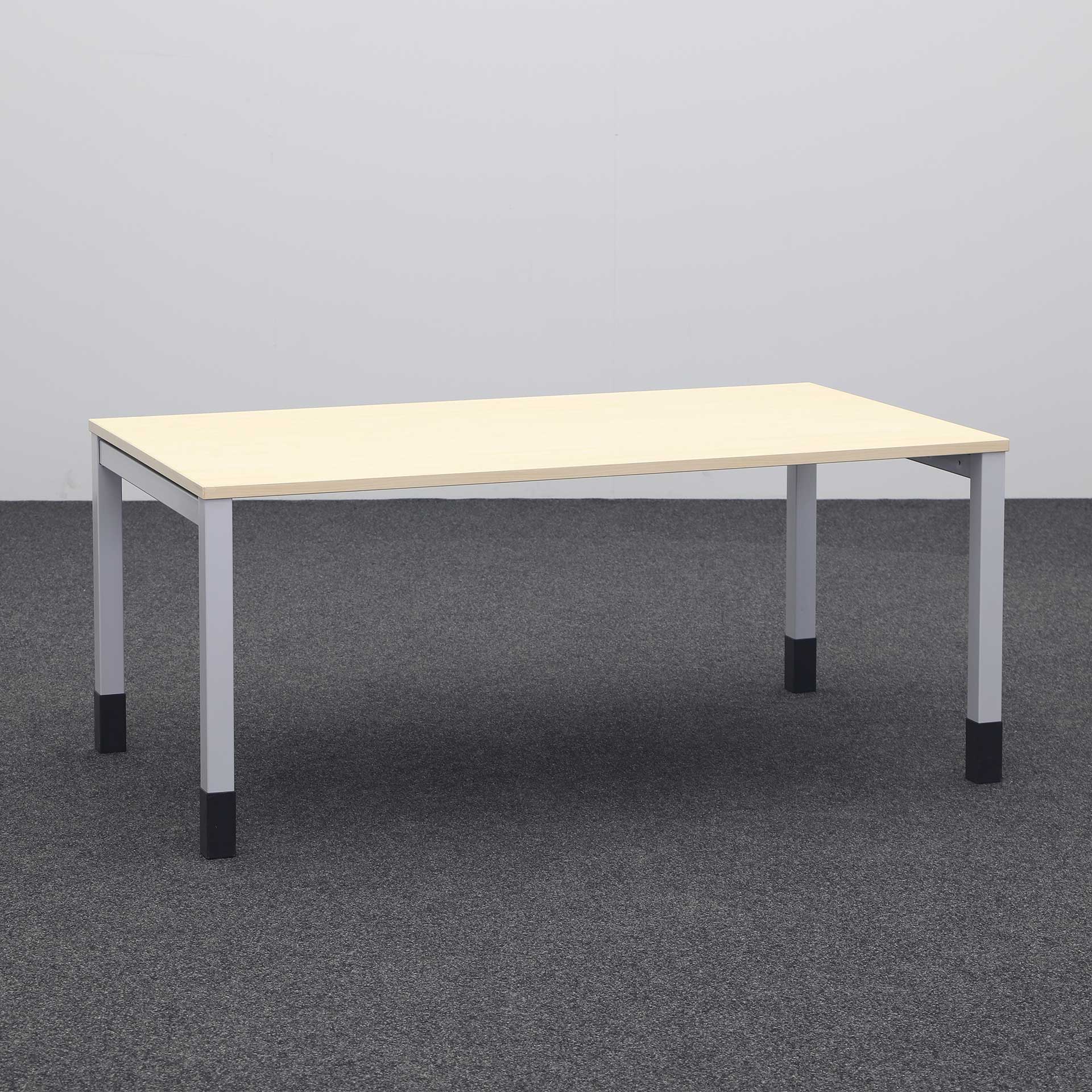 Ergonomique Bureau Steelcase Vitesse II 160x90 cm, Érable/Gris argenté, Normalement utilisé, Pupitre - idéal pour le bureau ou la maison