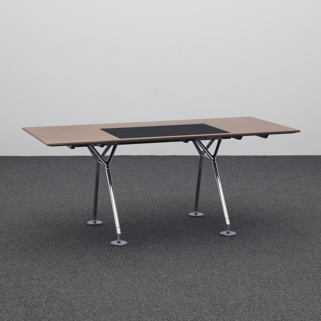 Schreibtisch Nomos Tecno Norman Foster (Normal gebraucht)